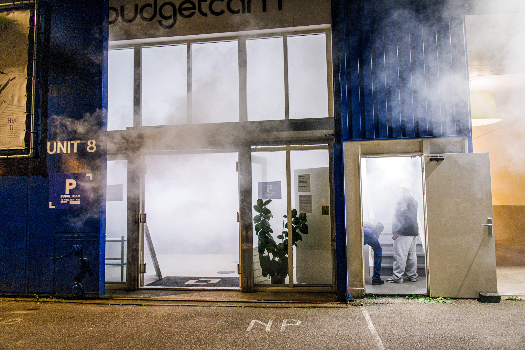 Mistgenerator vult cameraverhuurbedrijf na mogelijk inbraakalarm - foto