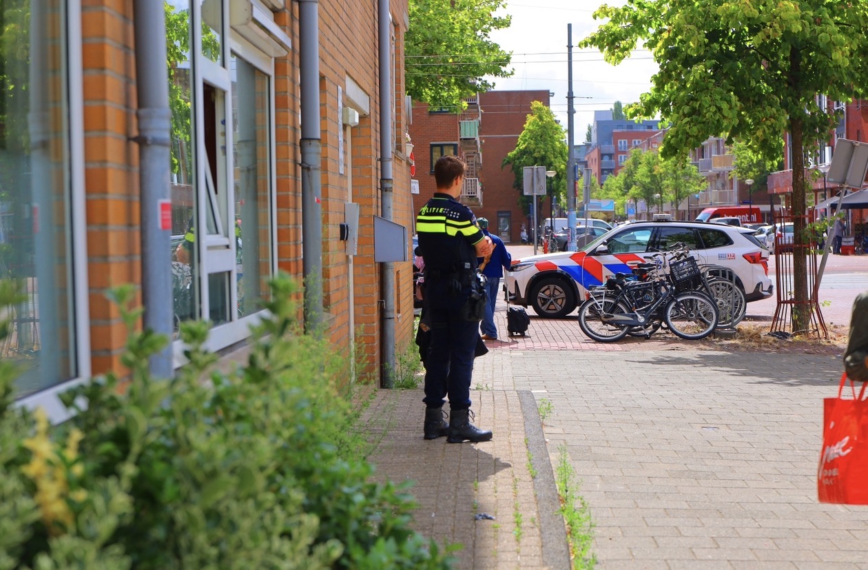 Gewonde bij steekincident, bloedspoor leidt politie naar slachtoffer