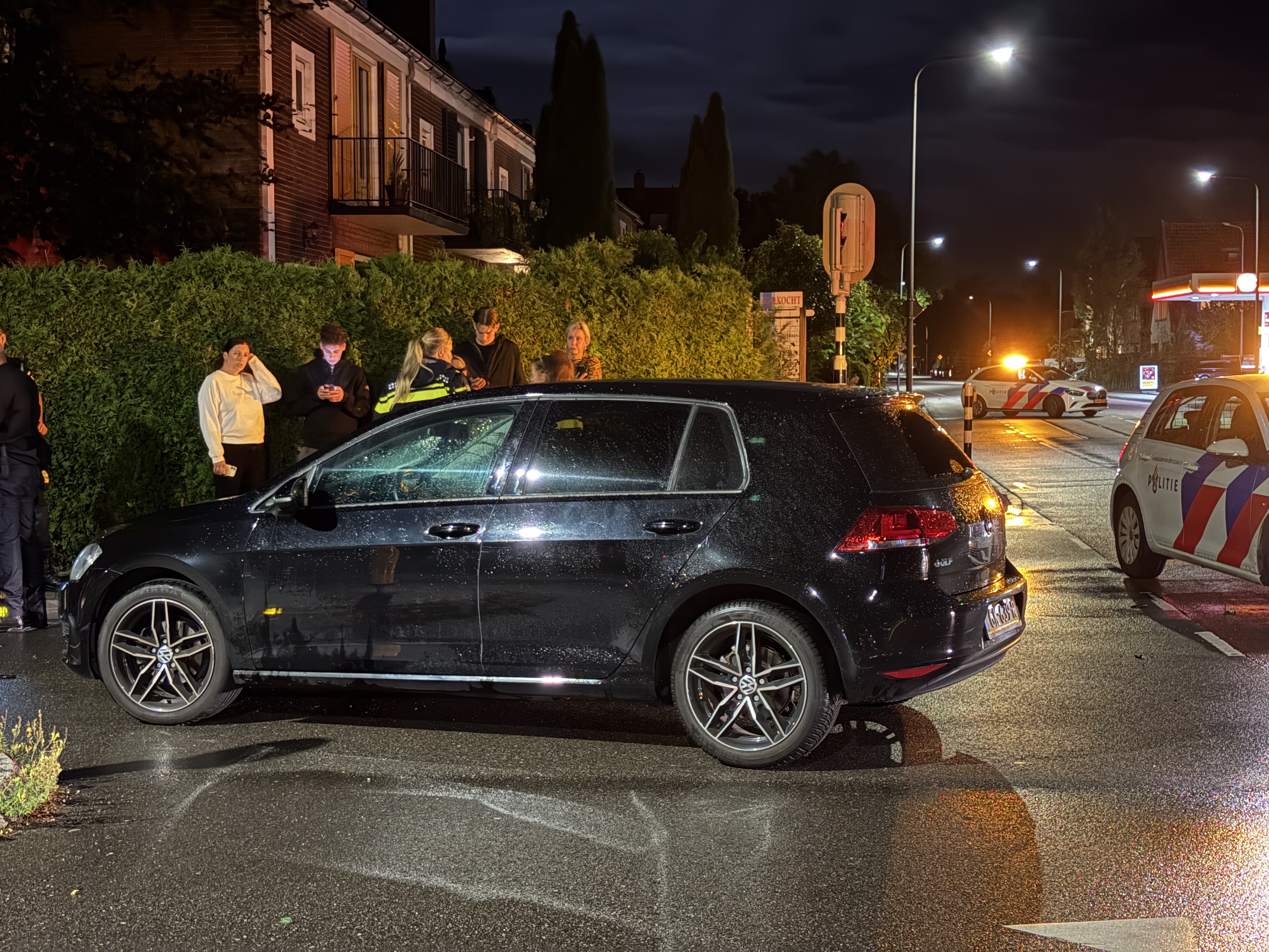 Scooterrijder komt met schrik vrij na botsing met auto in Dieren - foto