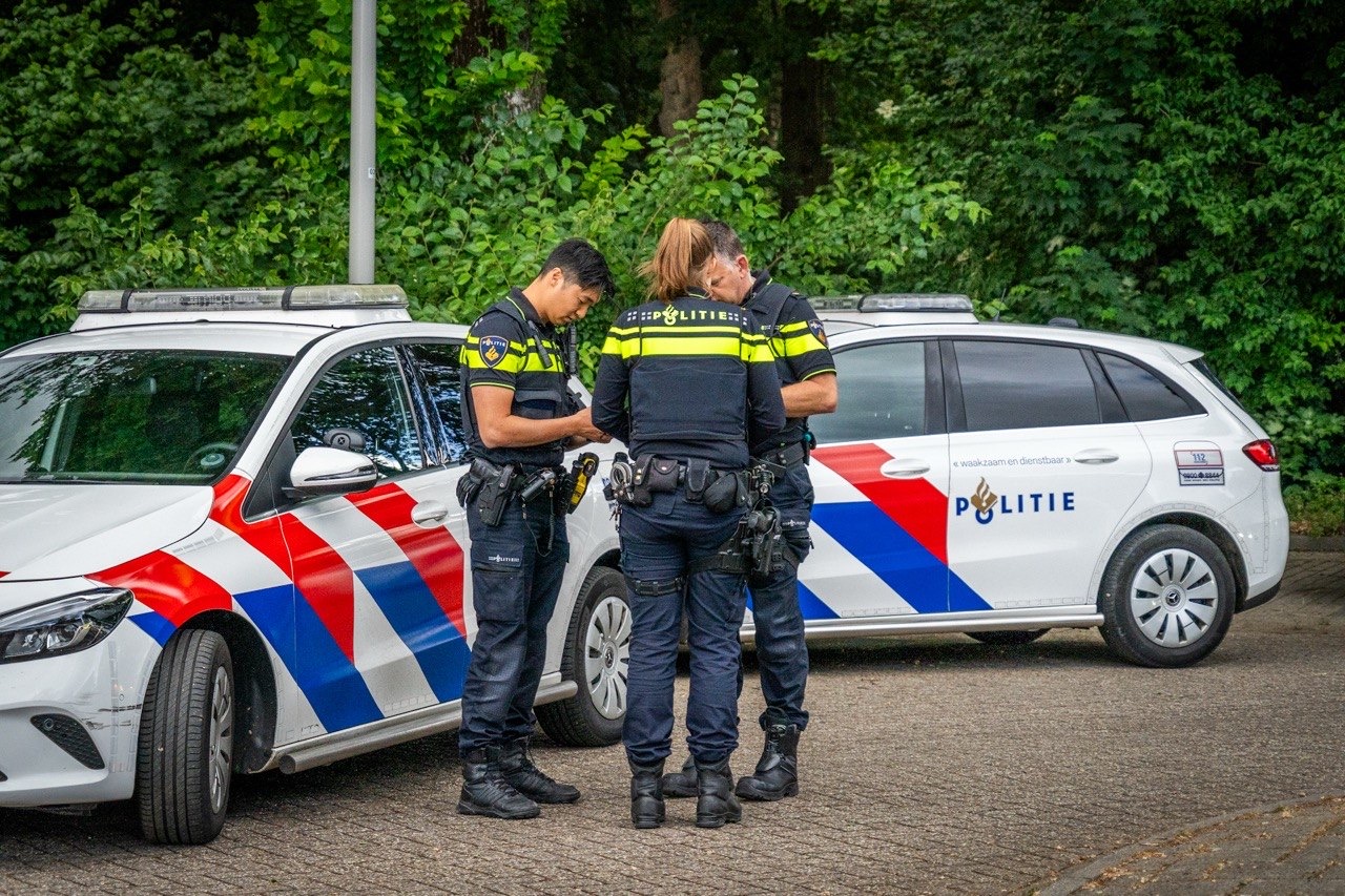 Agent schiet 34-jarige man neer voor politiebureau