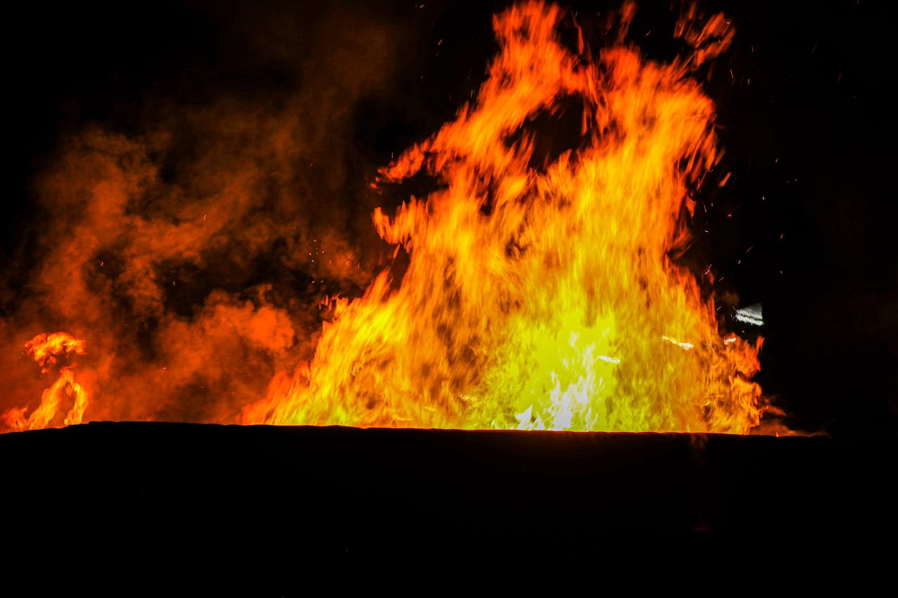 Veel rook bij containerbrand op industrieterrein - foto