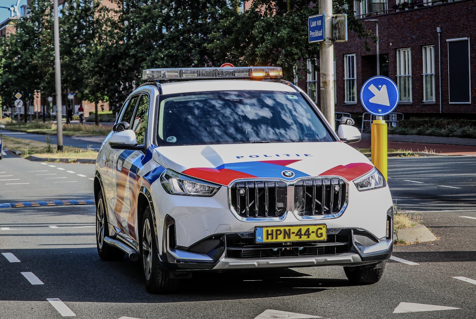 Vijftien verstekelingen, onder wie twee kinderen, aangetroffen in vrachtwagen