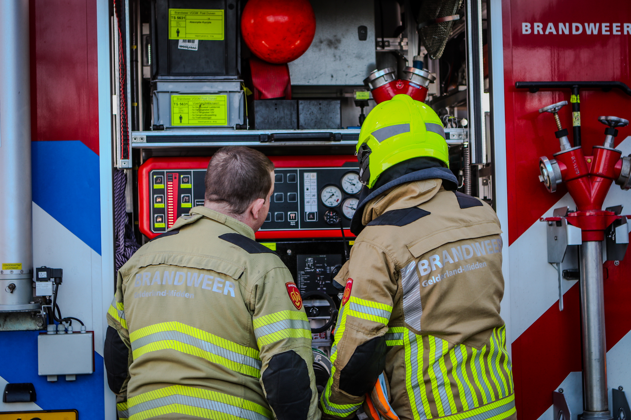 Grote brand uitgebroken in leegstaand bedrijfspand