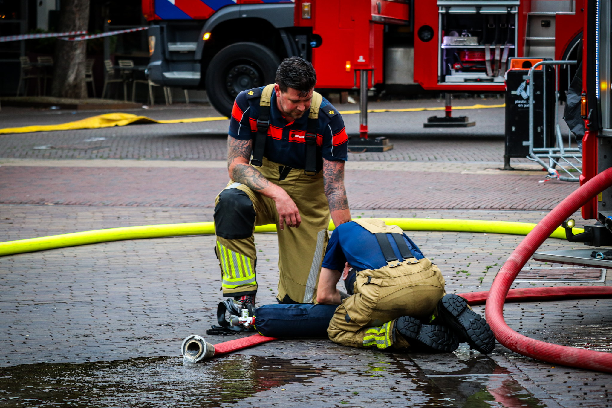 Zeer grote brand aan de Brink in Deventer, hulpdiensten schalen op naar GRIP 1 - foto
