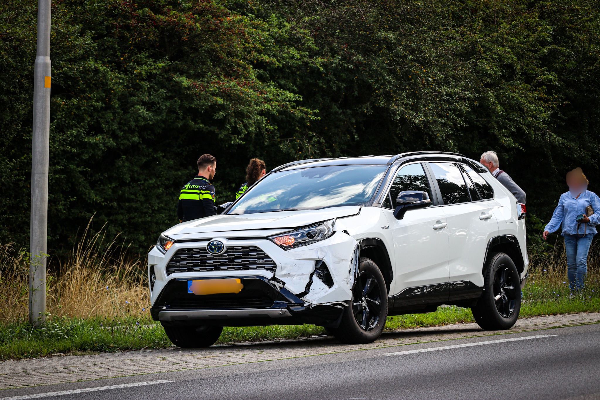 Twee auto’s botsen op elkaar; lichte schade als gevolg
