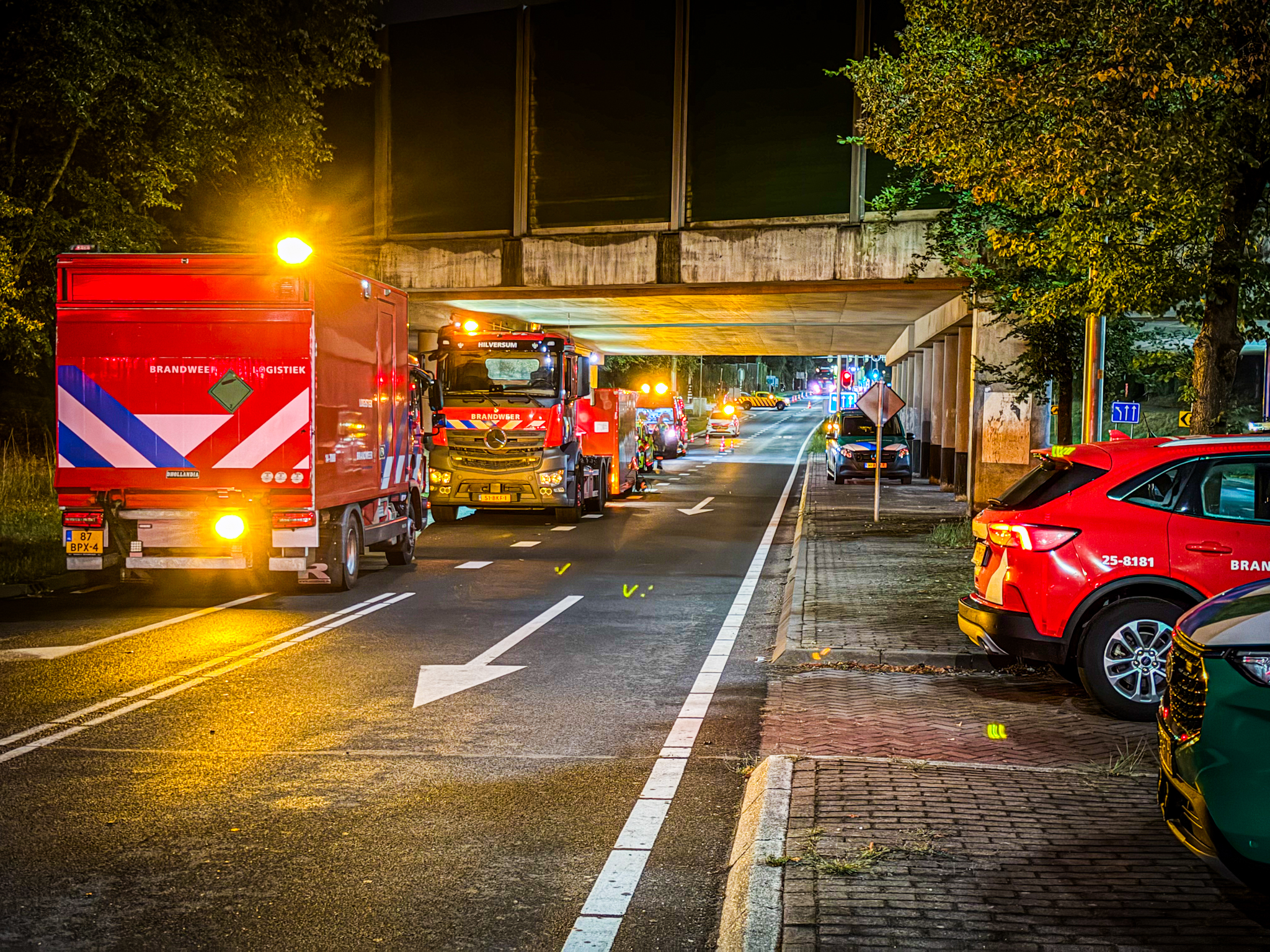 Gaswolken zichtbaar na groot gaslek, brandweer massaal ingezet - foto