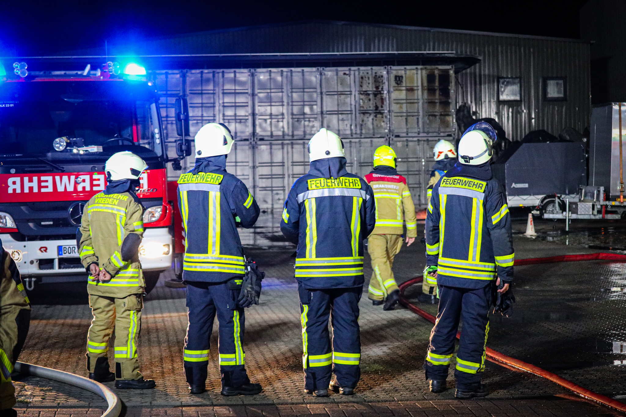 UPDATE: NL-Alert ingetrokken, meerdere bedrijfspanden verloren bij zeer grote brand - foto