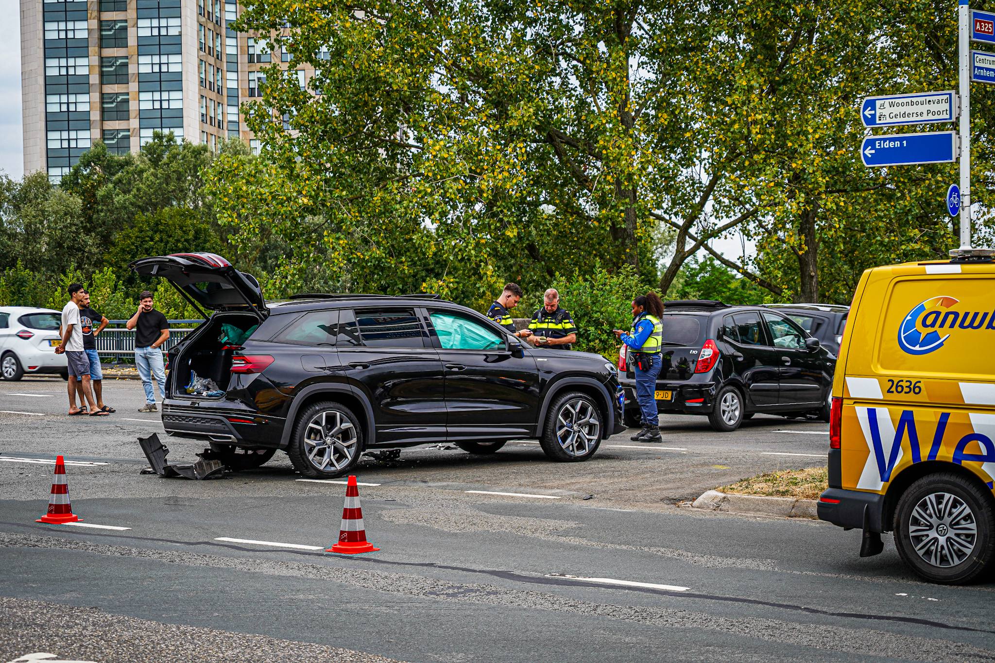 Aanrijding zorgt voor flinke verkeershinder - foto