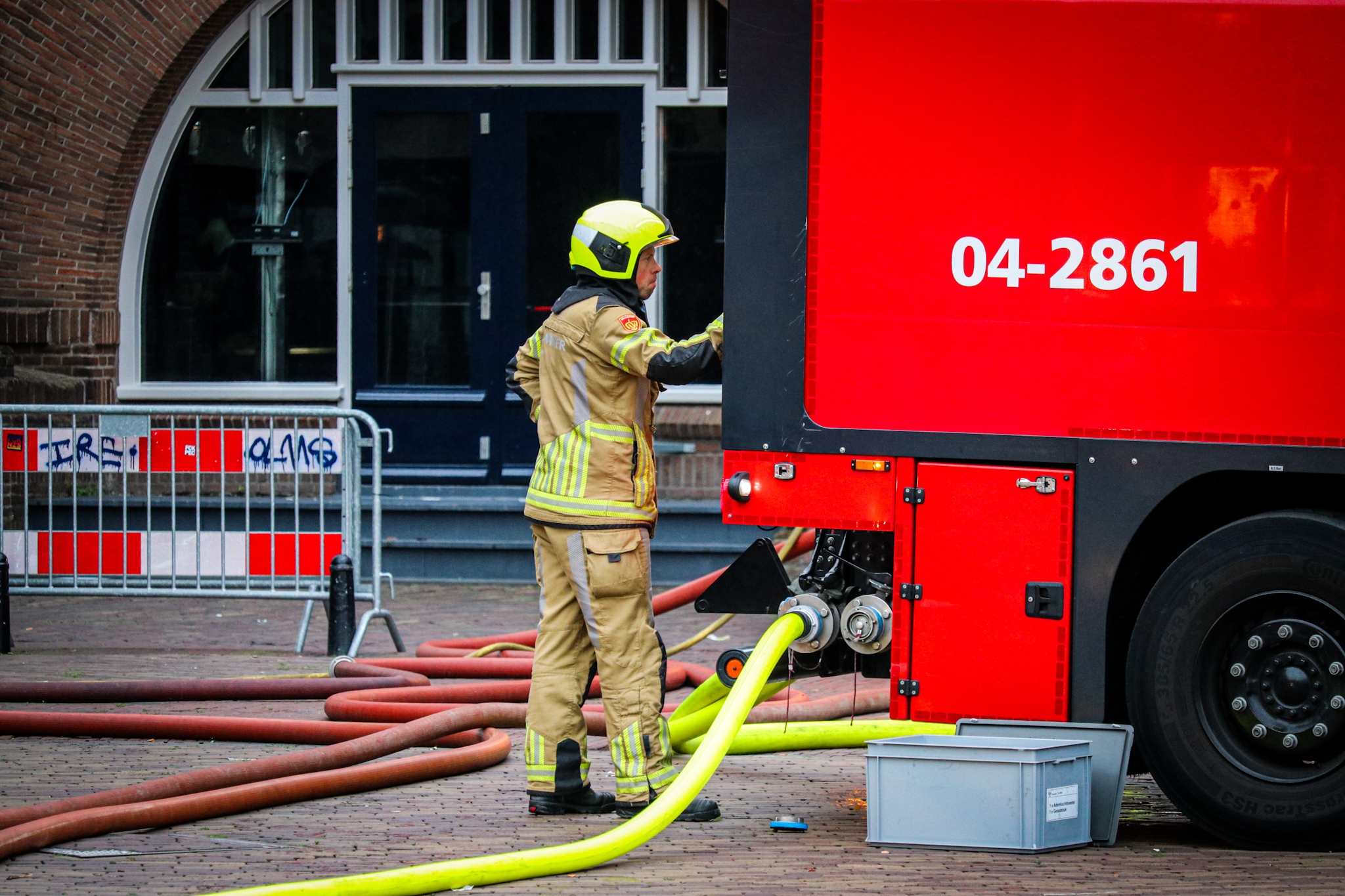 Zeer grote brand aan de Brink in Deventer, hulpdiensten schalen op naar GRIP 1 - foto