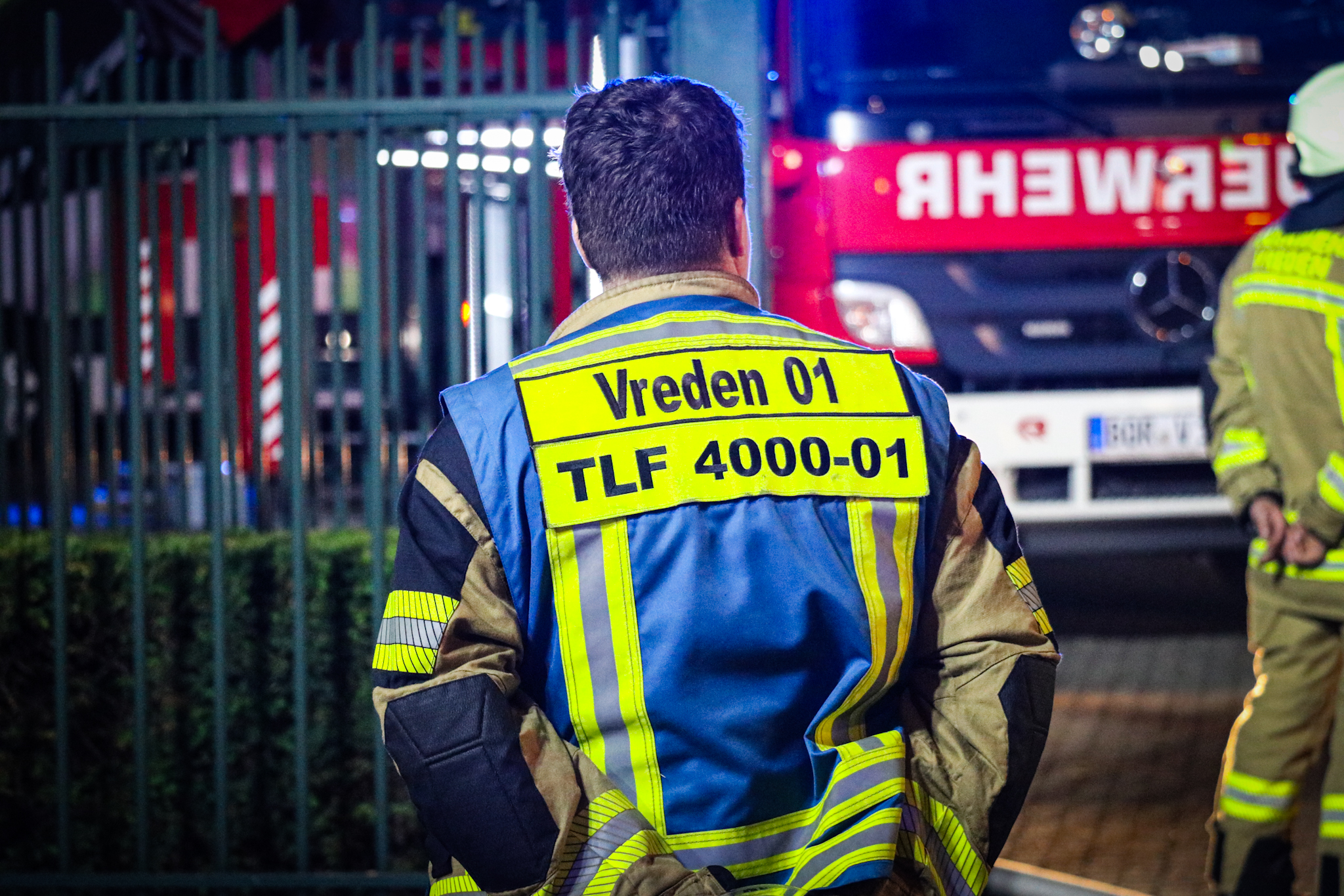 UPDATE: NL-Alert ingetrokken, meerdere bedrijfspanden verloren bij zeer grote brand - foto