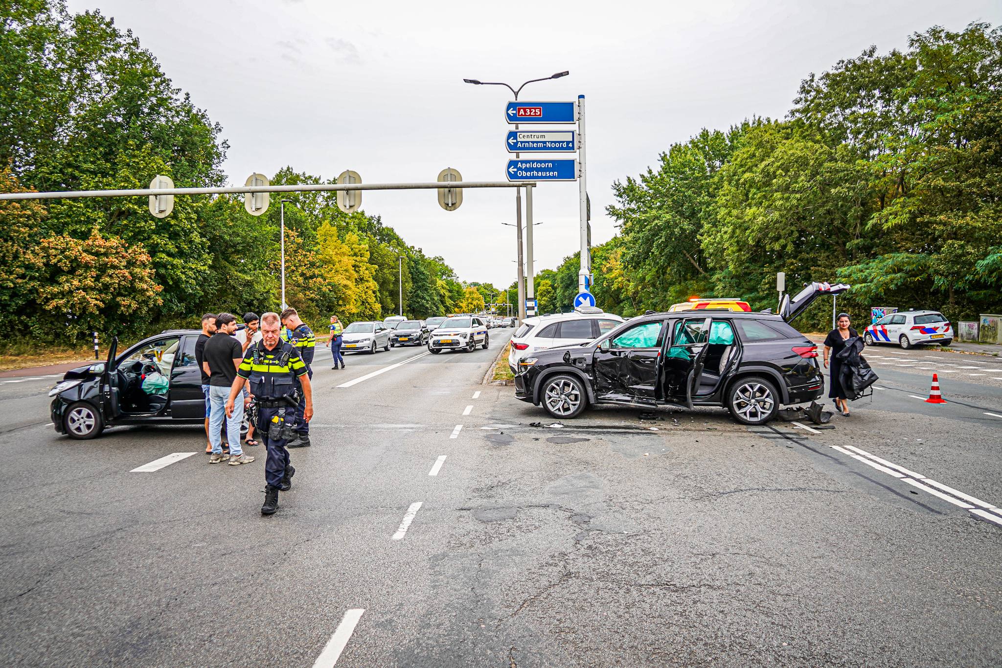 Aanrijding zorgt voor flinke verkeershinder - foto