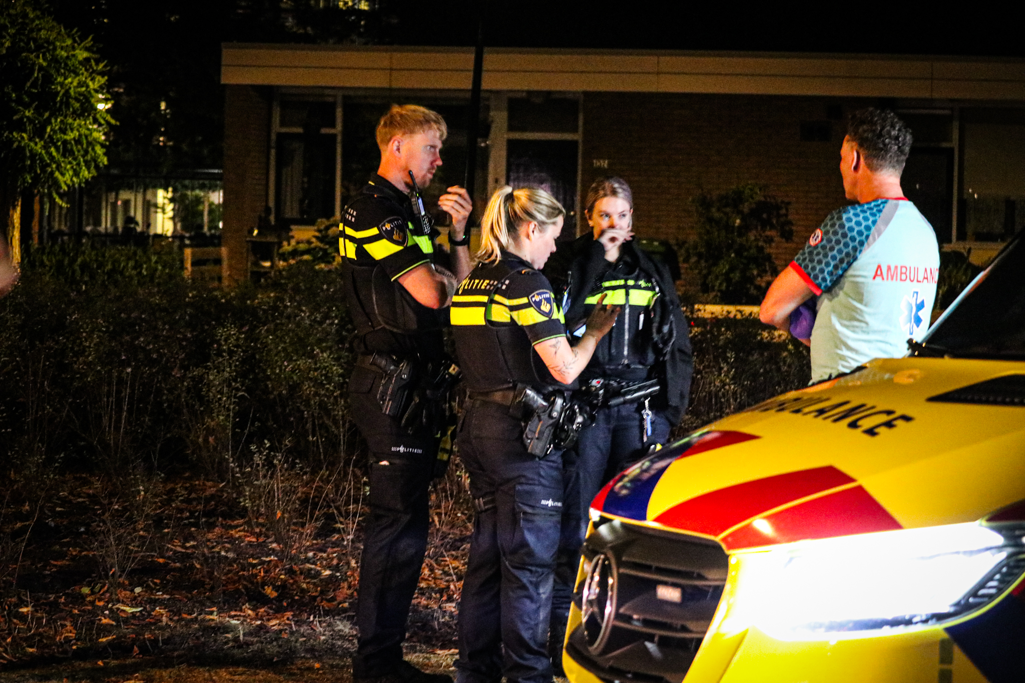 Verdachte aangehouden na vondst vaten in appartement, politie onderzoekt mogelijk drugslab - foto