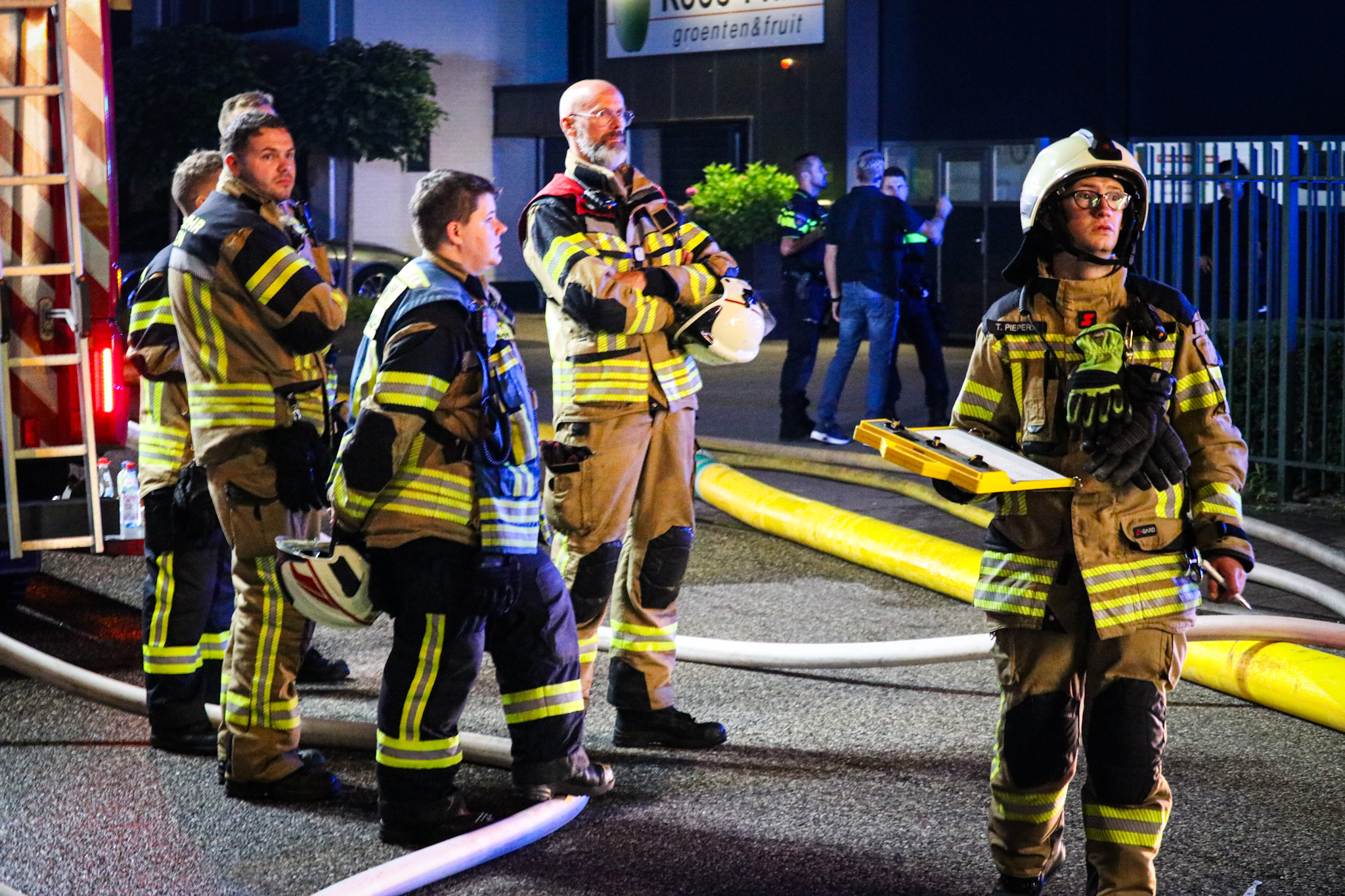 UPDATE: NL-Alert ingetrokken, meerdere bedrijfspanden verloren bij zeer grote brand - foto