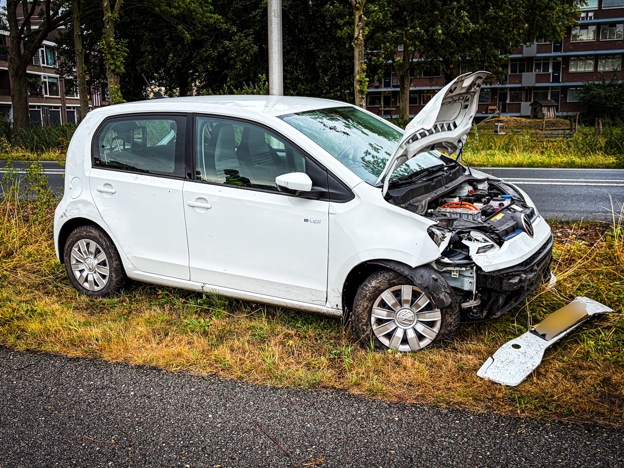 Auto zwaar beschadigd bij eenzijdig ongeval in Wageningen
