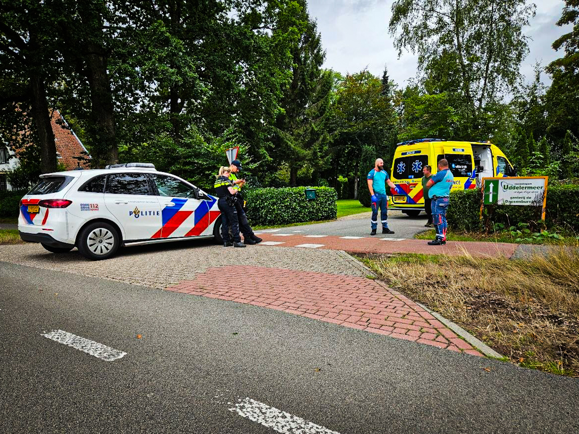 Wielrenner gewond na aanrijding met vrachtwagen, politie zoekt doorgereden chauffeur