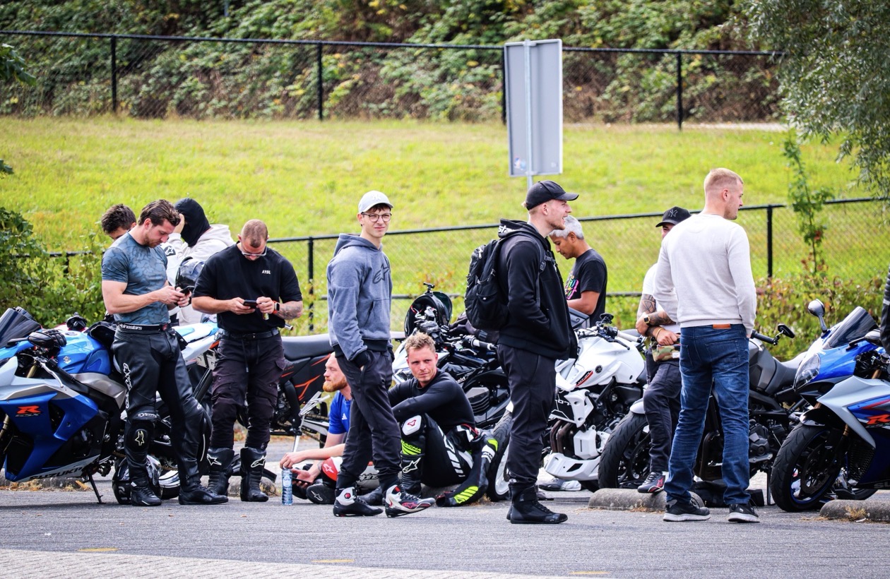 Honderden motorrijders komen af op motor meeting bij GelreDome - foto
