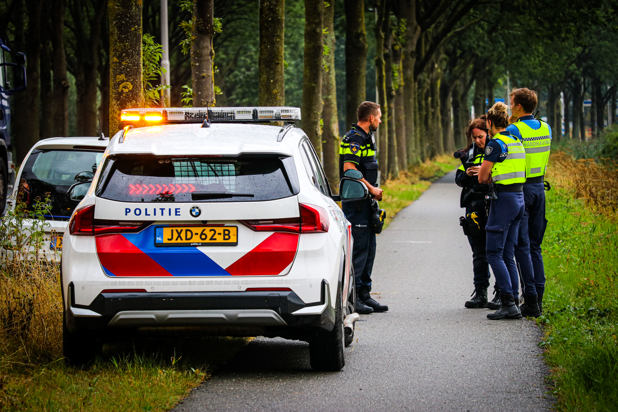 Auto zwaar beschadigd bij eenzijdig ongeval in Wageningen - foto