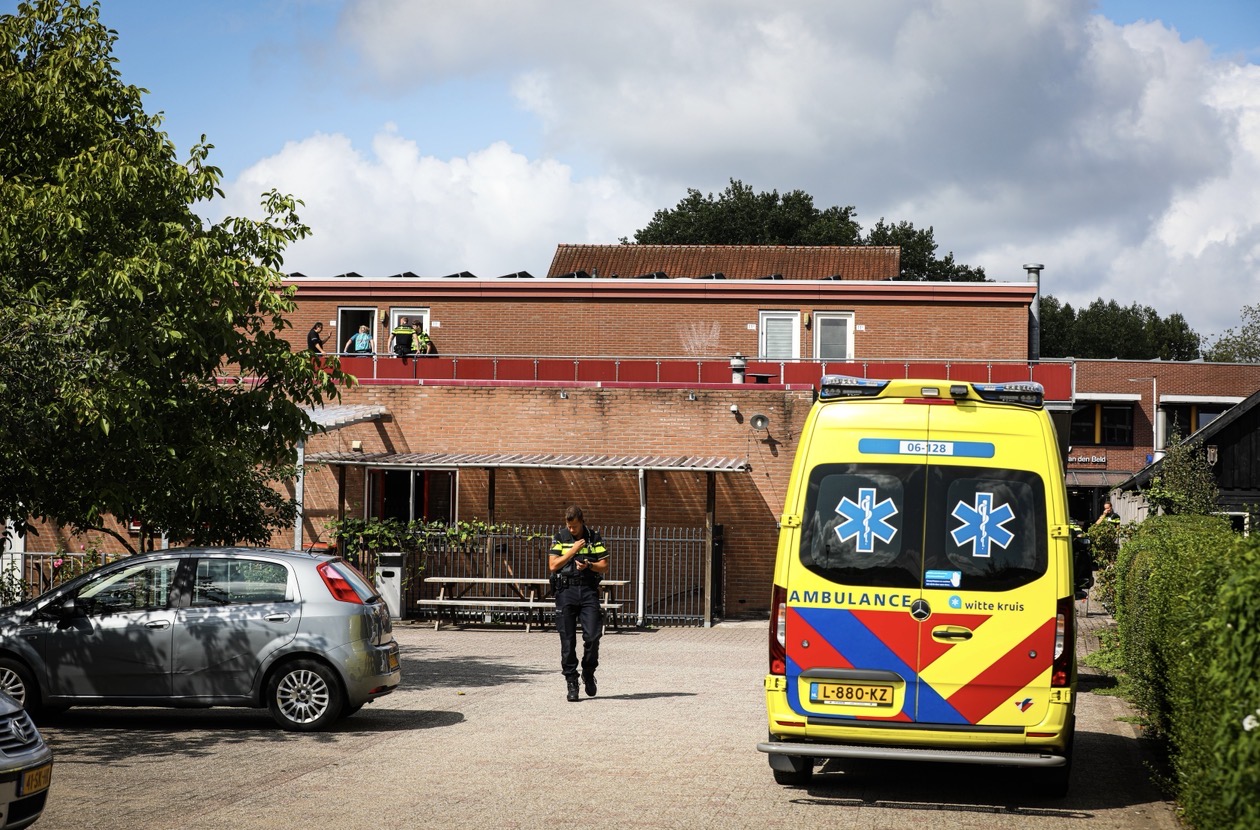 Persoon naar ziekenhuis na incident bij woning - foto