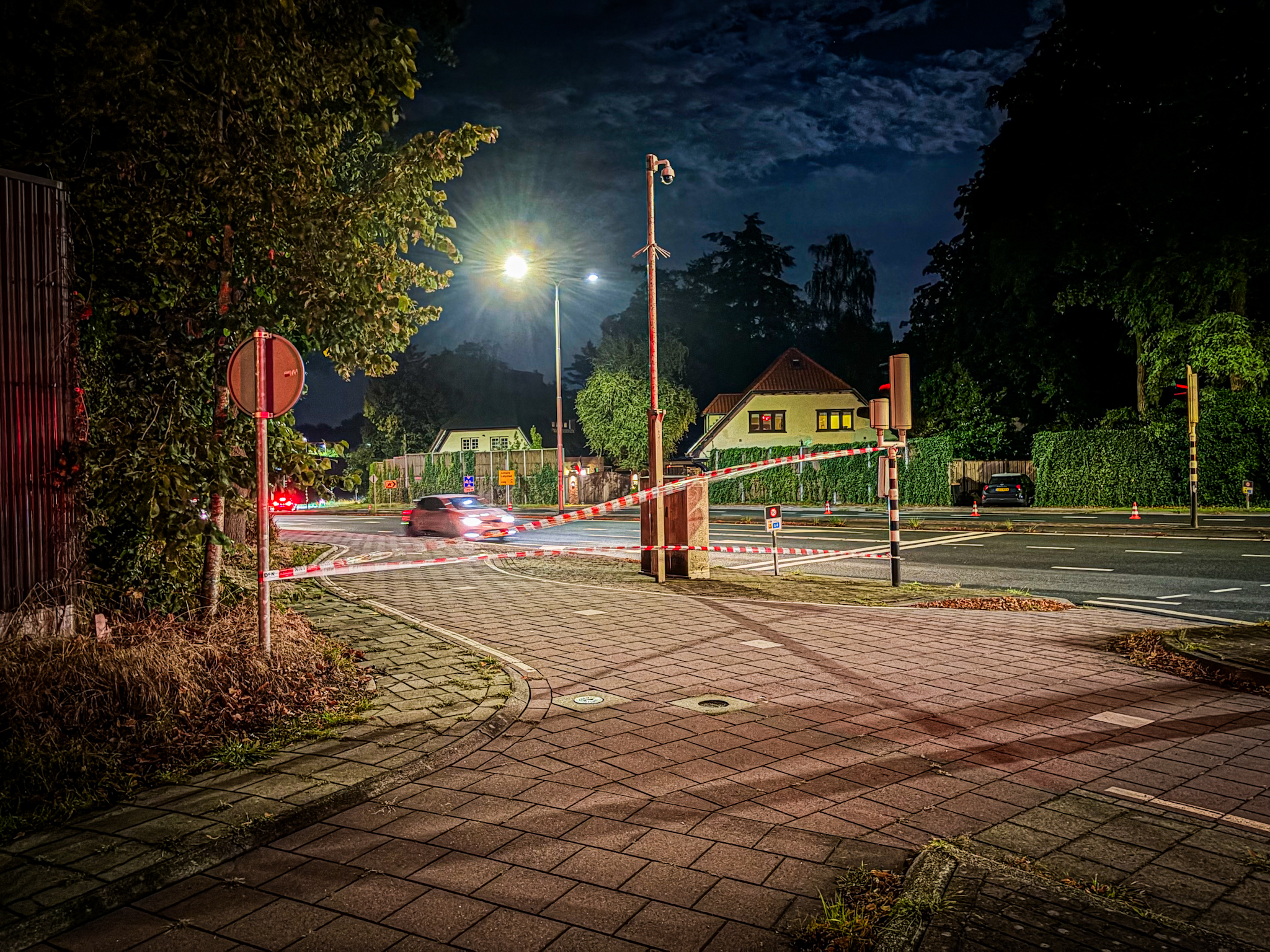 Gaswolken zichtbaar na groot gaslek, brandweer massaal ingezet - foto
