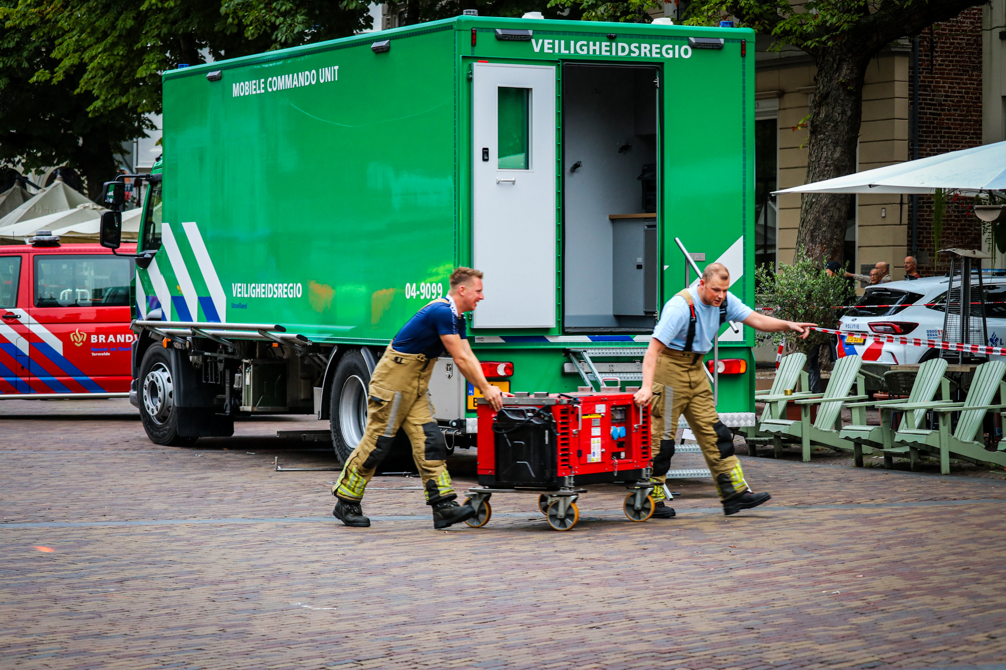 Zeer grote brand aan de Brink in Deventer, hulpdiensten schalen op naar GRIP 1 - foto
