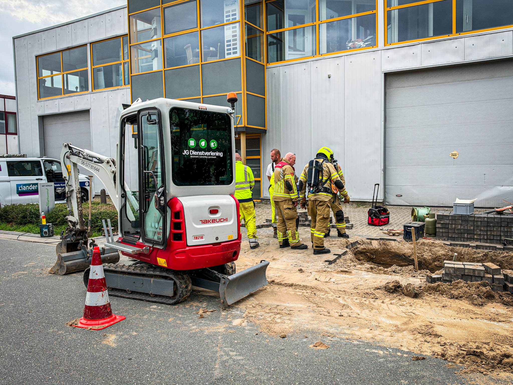Mogelijk gevaarlijke stof vrijgekomen tijdens werkzaamheden - foto