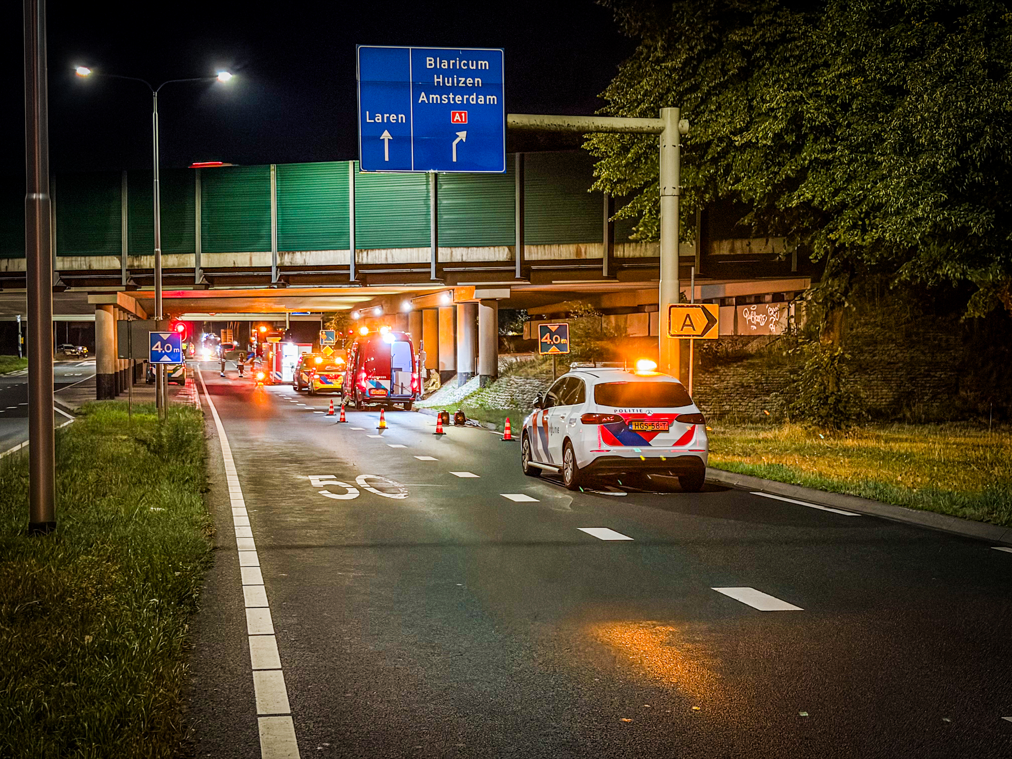 Gaswolken zichtbaar na groot gaslek, brandweer massaal ingezet - foto