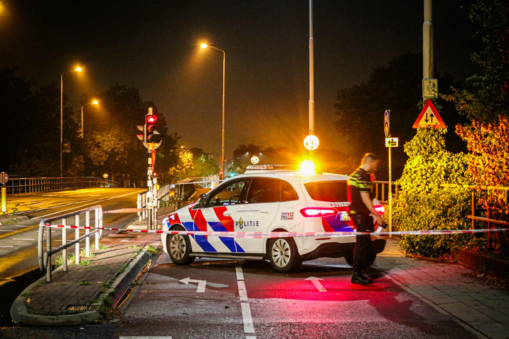 Brug afgesloten vanwege politieonderzoek na aantreffen overleden persoon