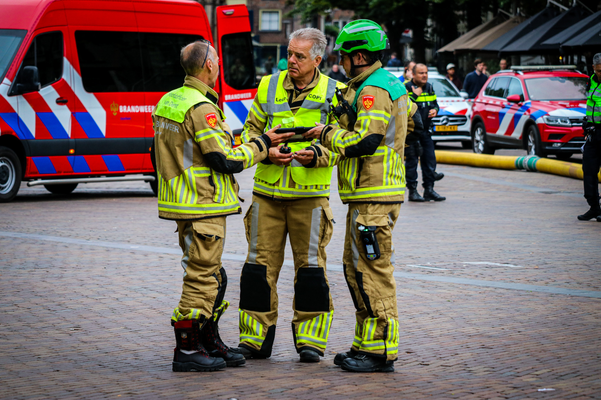 Zeer grote brand aan de Brink in Deventer, hulpdiensten schalen op naar GRIP 1 - foto
