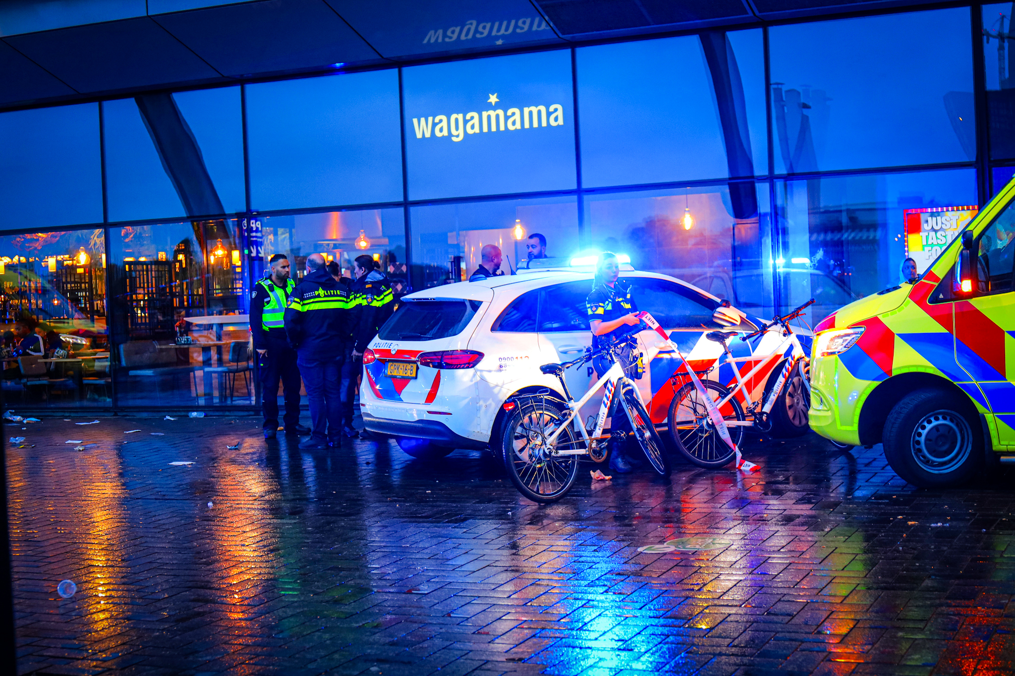 Persoon gewond bij steekincident nabij centraal station - foto