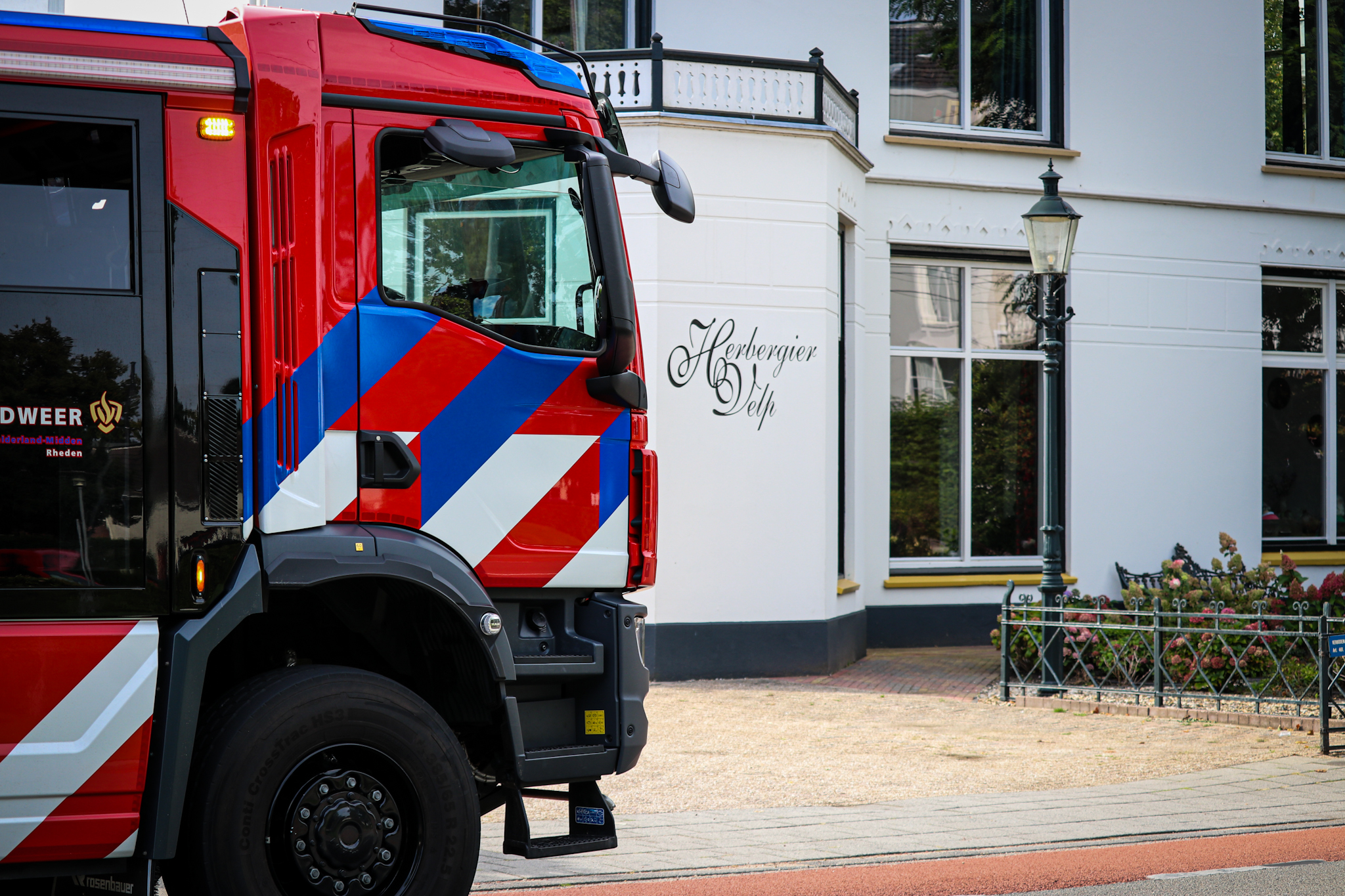 Brandweer rukt uit voor controle na mogelijke brandmelding - foto