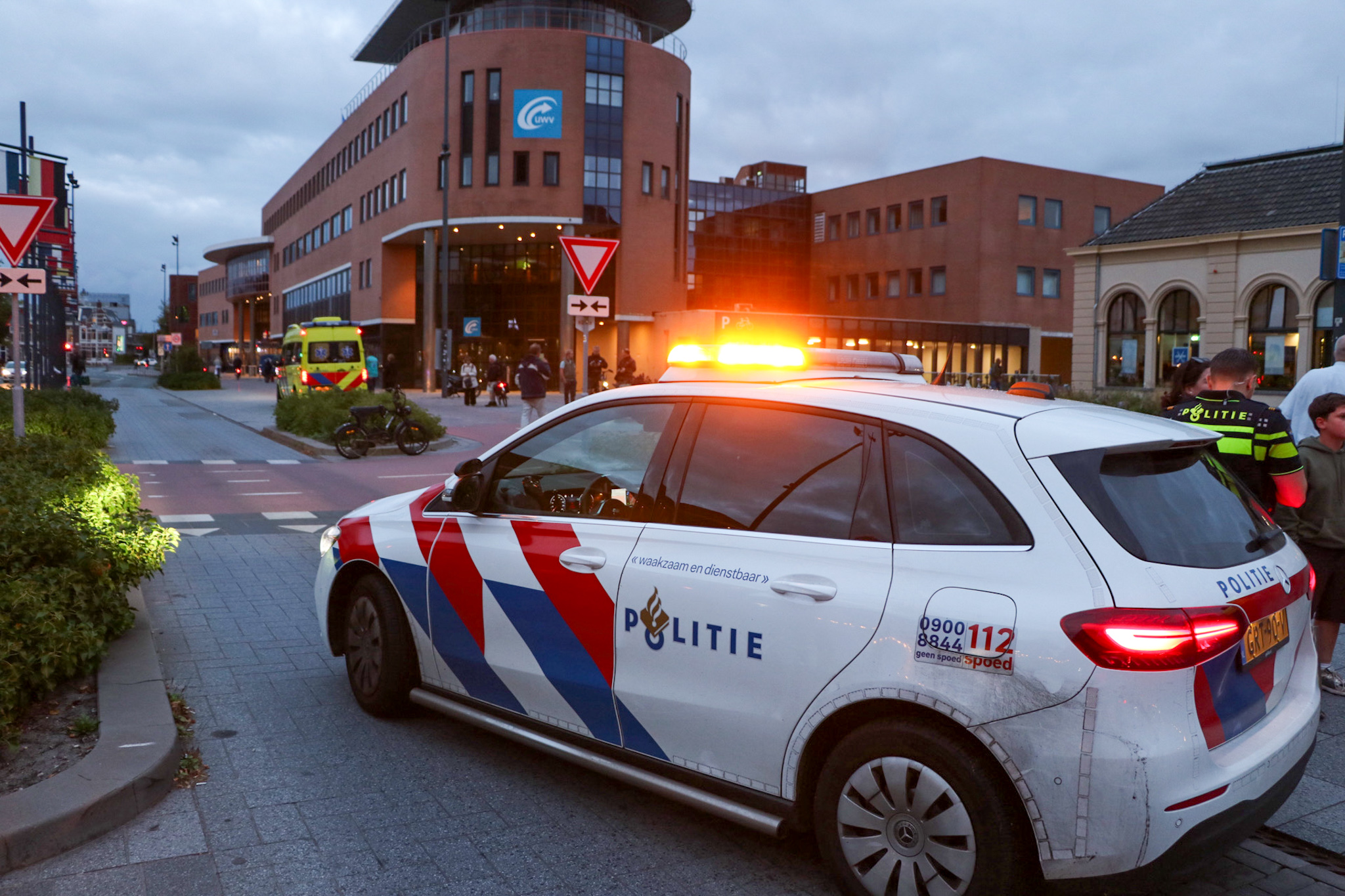 Fatbiker gewond bij aanrijding, automobilist rijdt door - foto