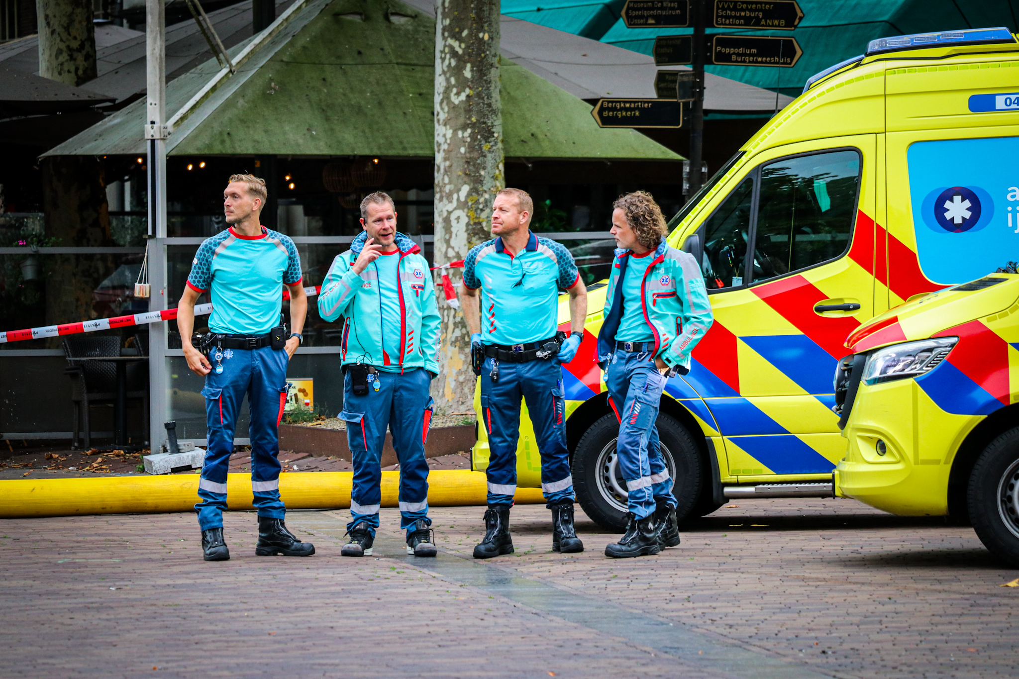 Zeer grote brand aan de Brink in Deventer, hulpdiensten schalen op naar GRIP 1 - foto