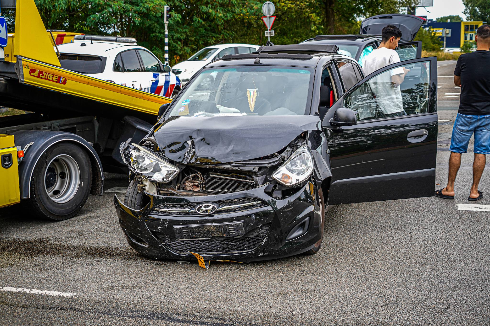 Aanrijding zorgt voor flinke verkeershinder - foto