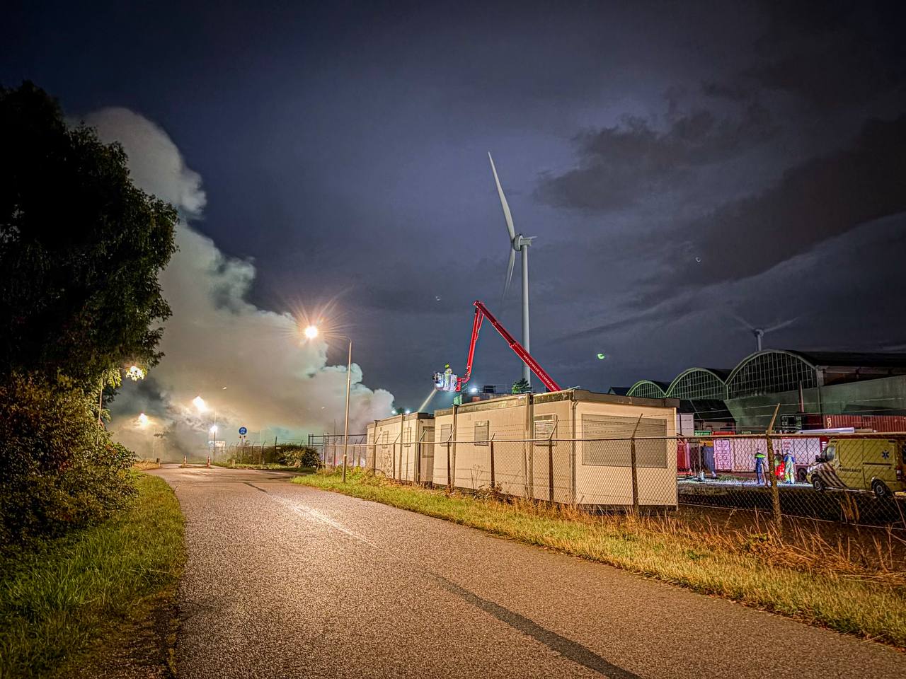Veel rook bij containerbrand op industrieterrein - foto