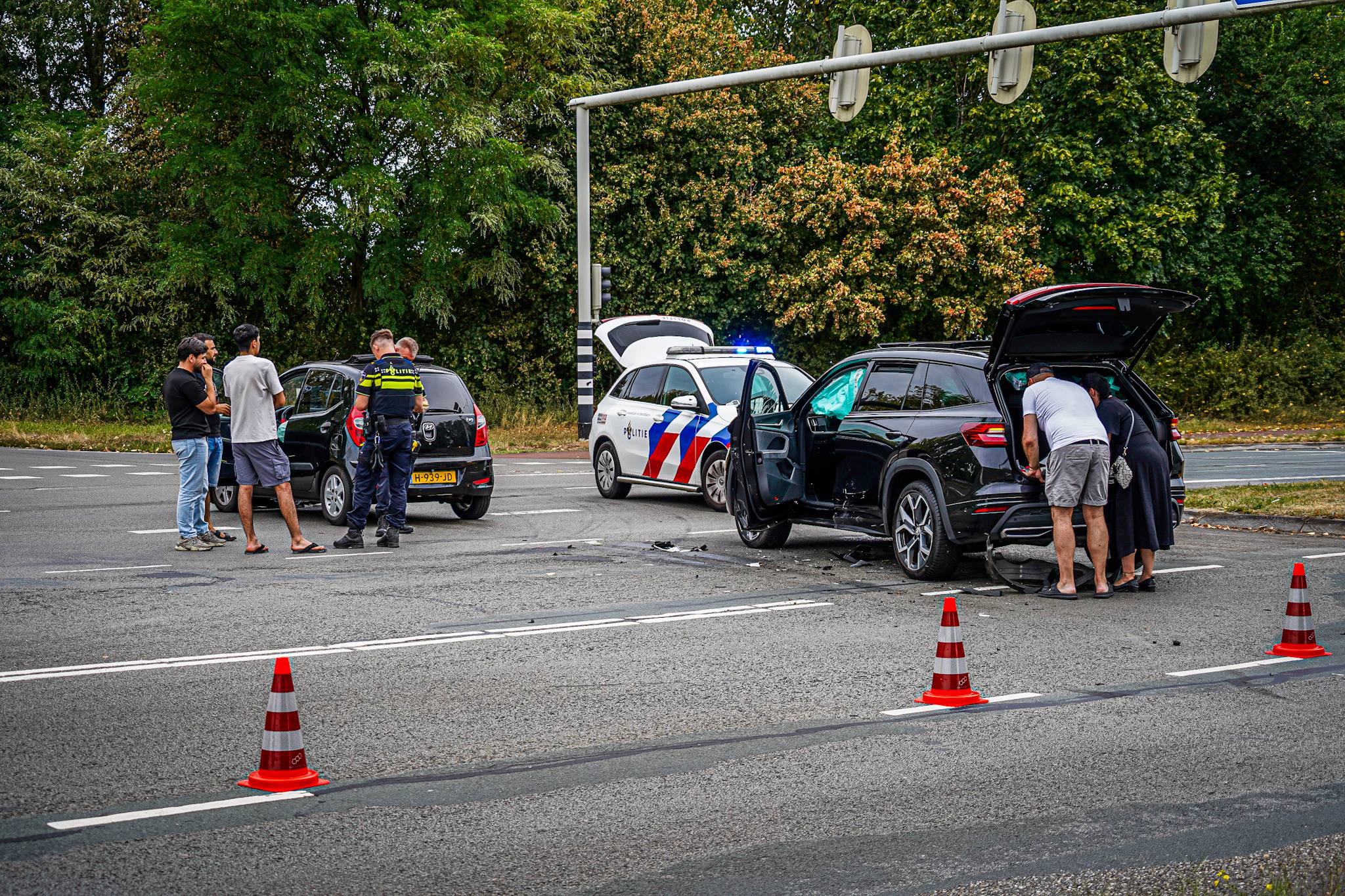 Aanrijding zorgt voor flinke verkeershinder - foto
