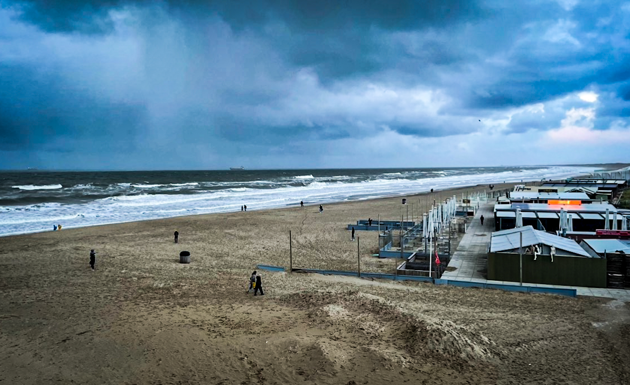 Na een lange periode van droogte; regen en dalende temperatuur