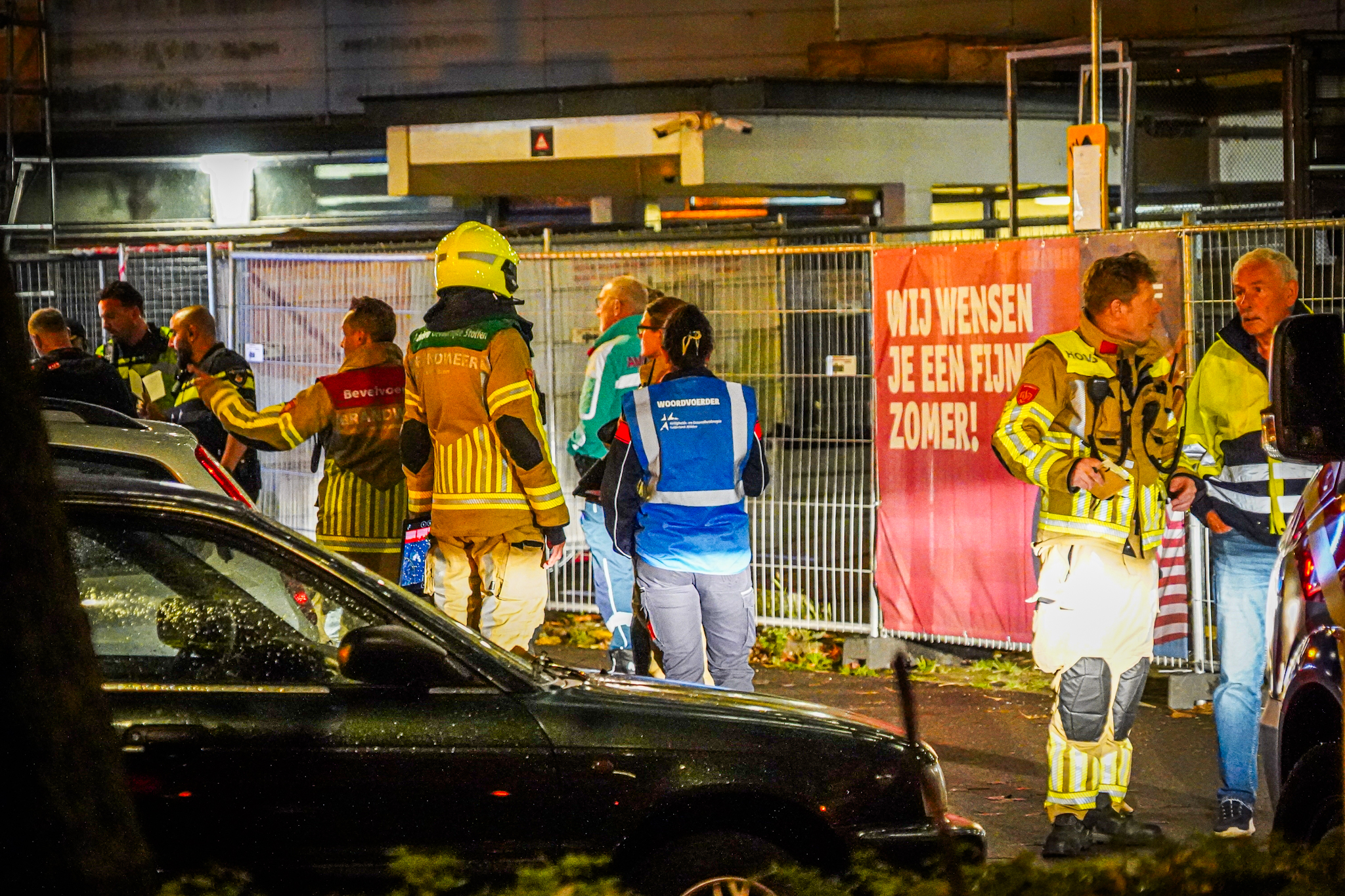 Grote brand in flatgebouw, bewoners geëvacueerd - foto