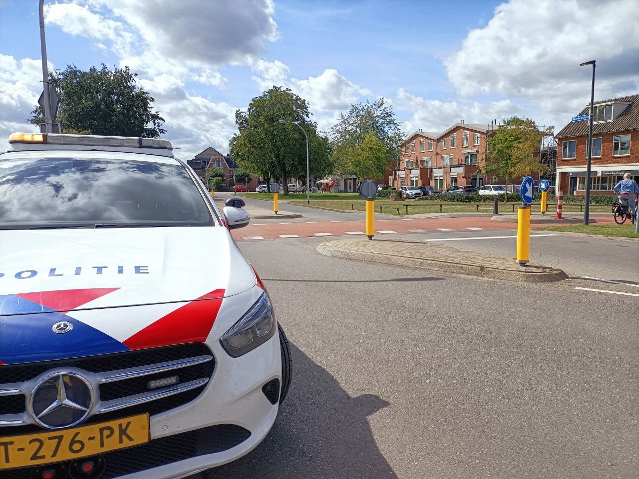 Twee fietsers botsen op elkaar - foto