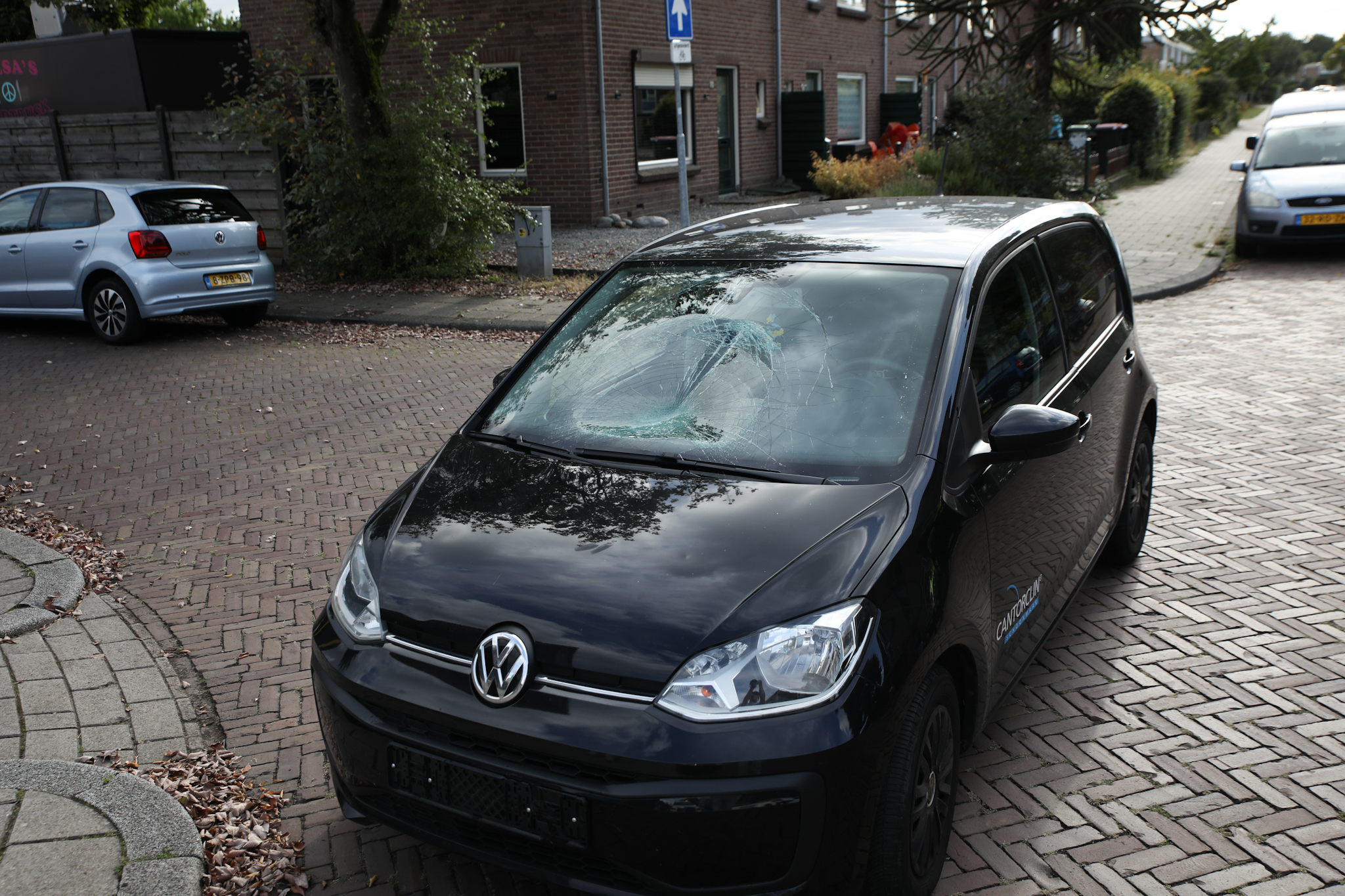 Aanrijding tussen auto en fietser - foto