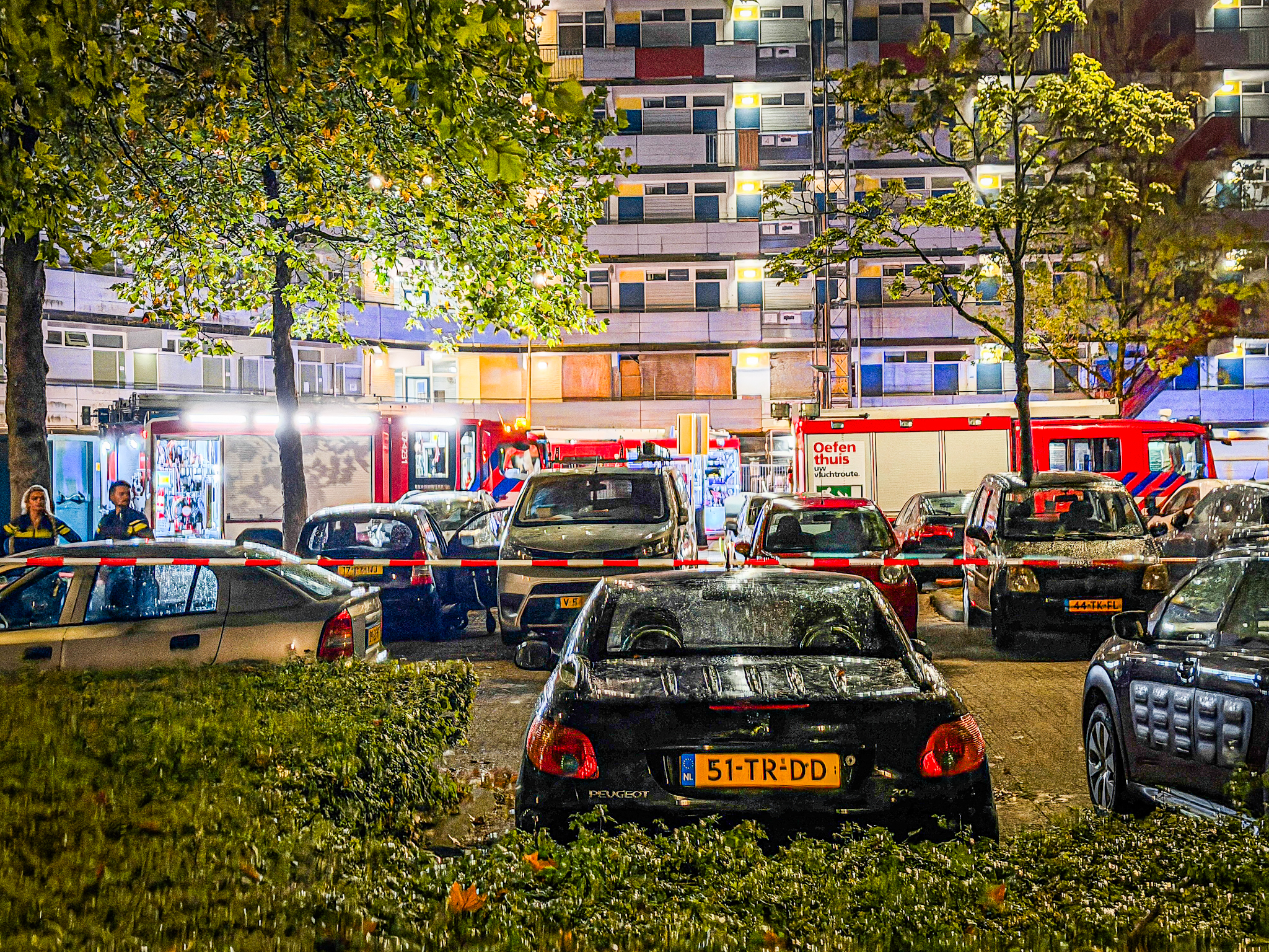 Grote brand in flatgebouw, bewoners geëvacueerd - foto