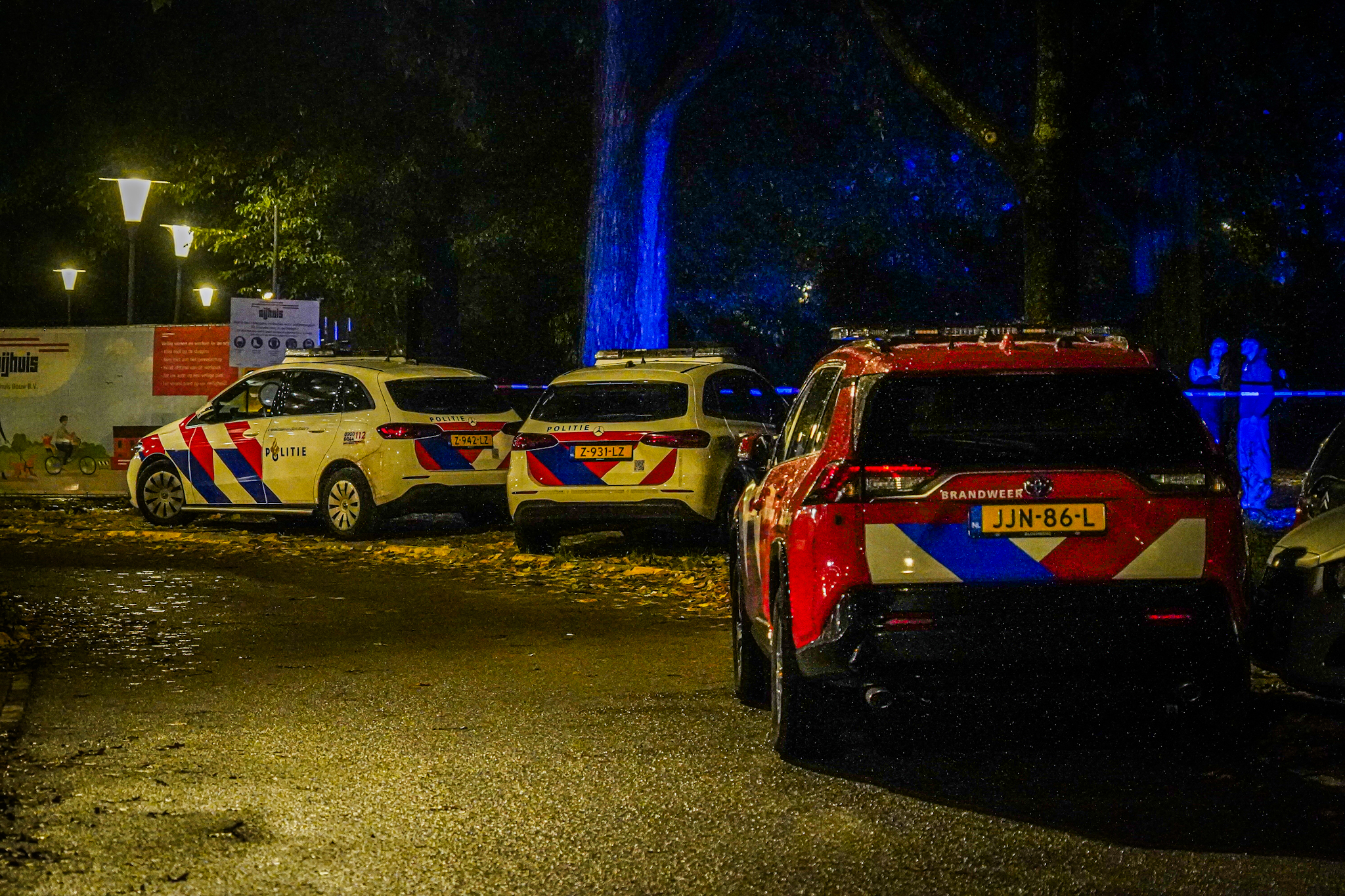 Grote brand in flatgebouw, bewoners geëvacueerd - foto