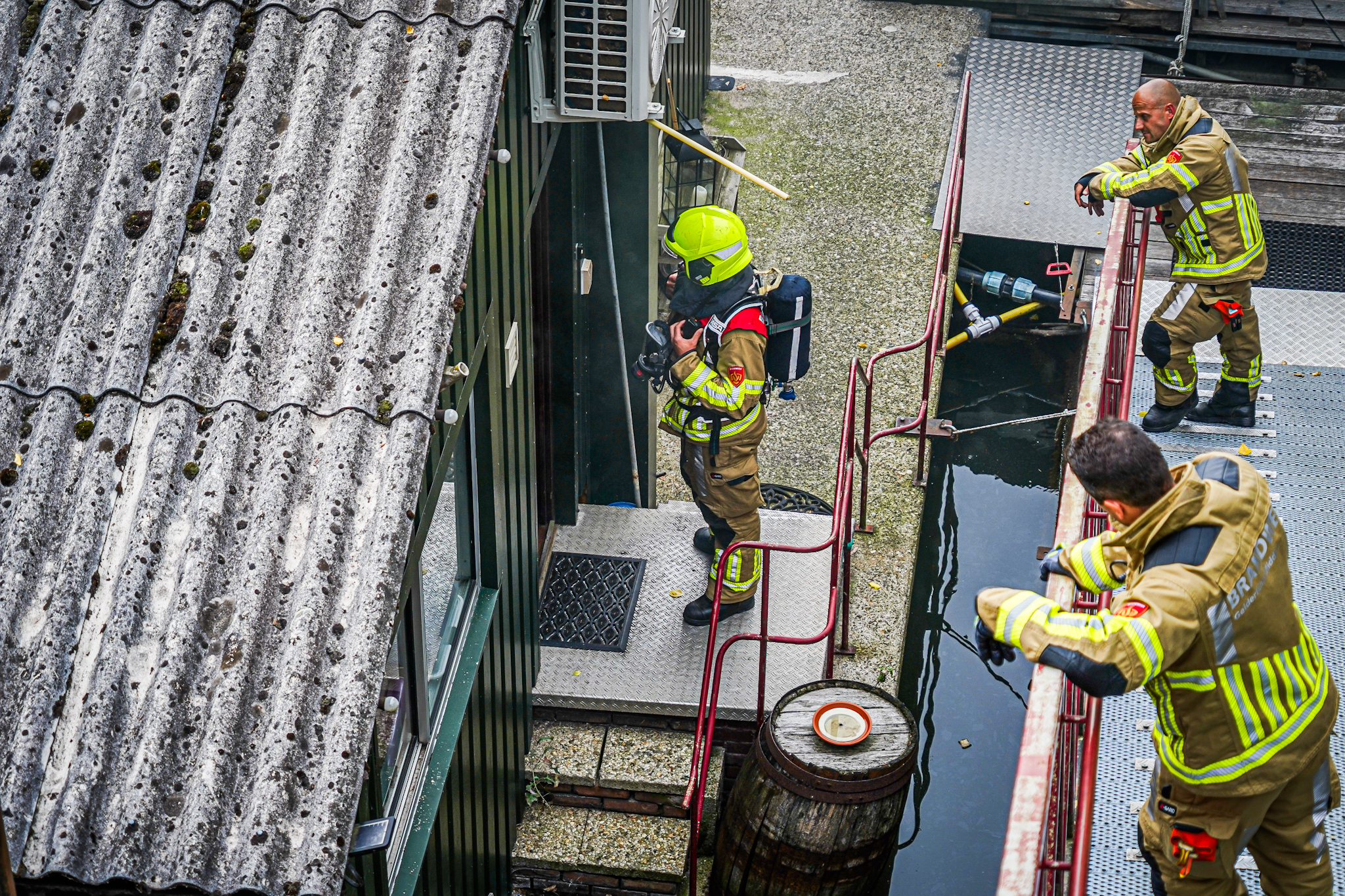 Brandweer onderzoekt brandmelding bij jachthaven - foto