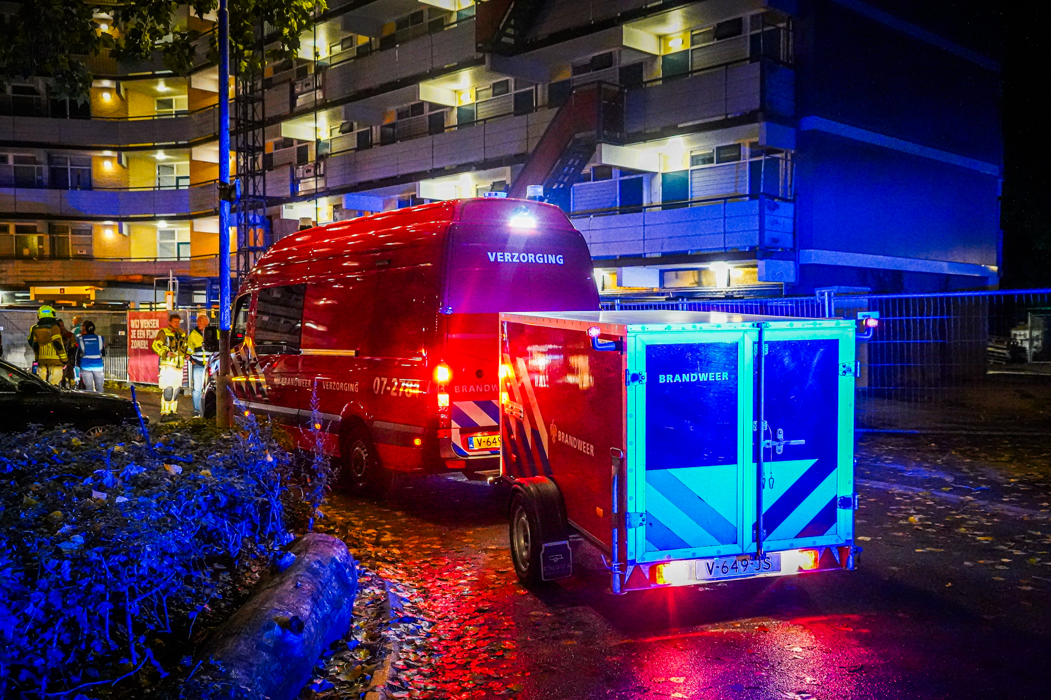 Grote brand in flatgebouw, bewoners geëvacueerd - foto