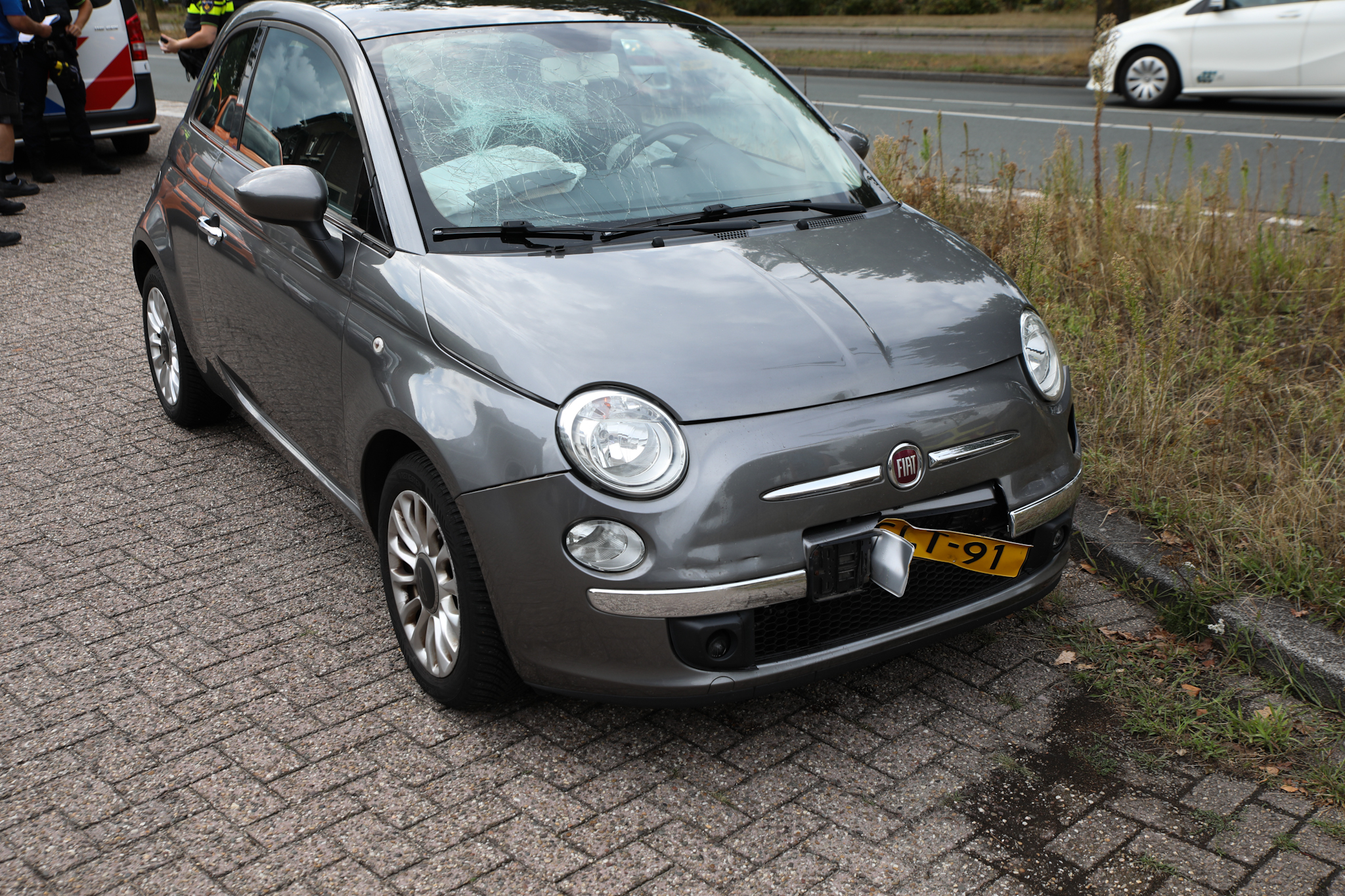 Aanrijding tussen auto en busje