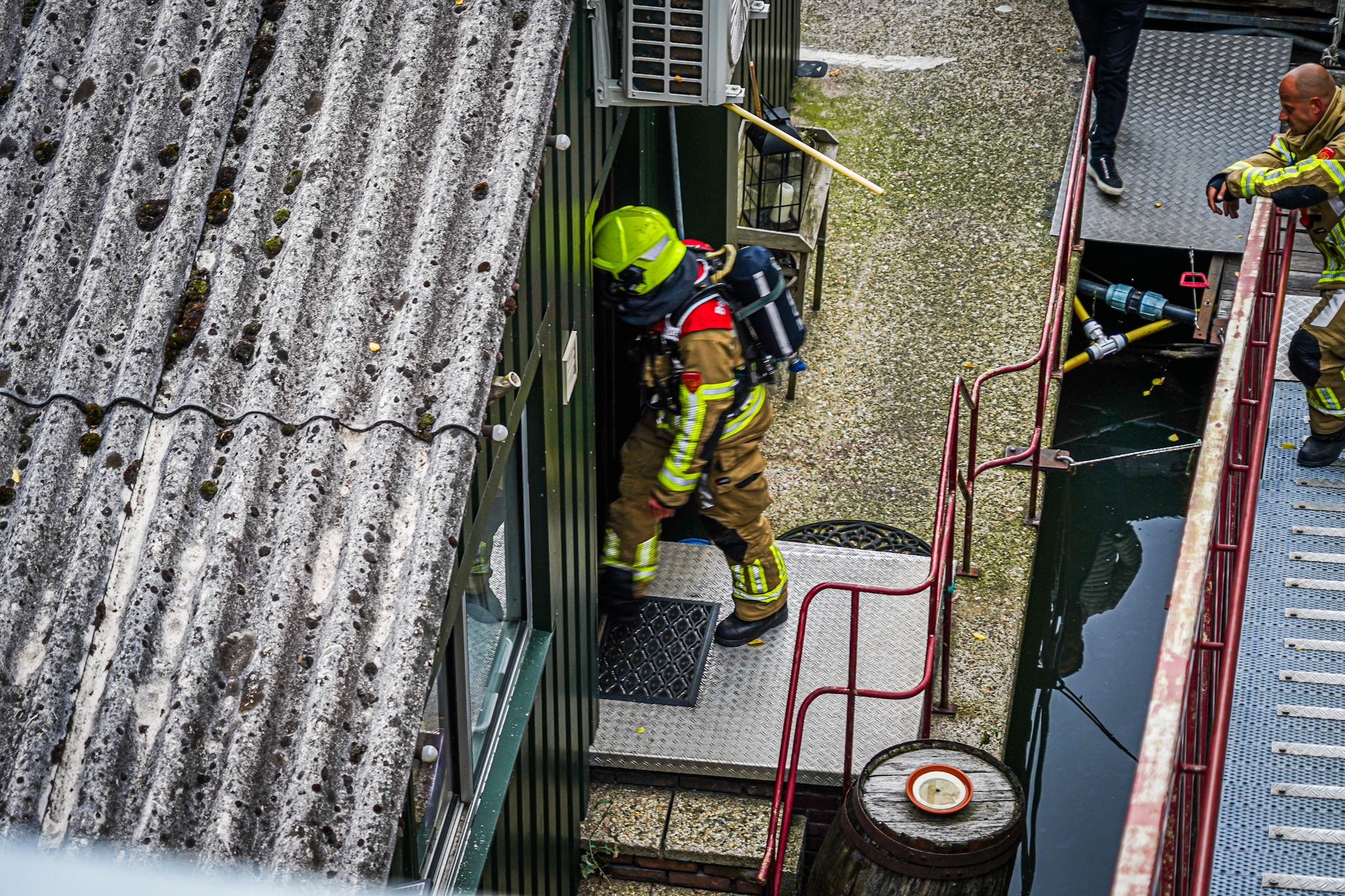 Brandweer onderzoekt brandmelding bij jachthaven - foto