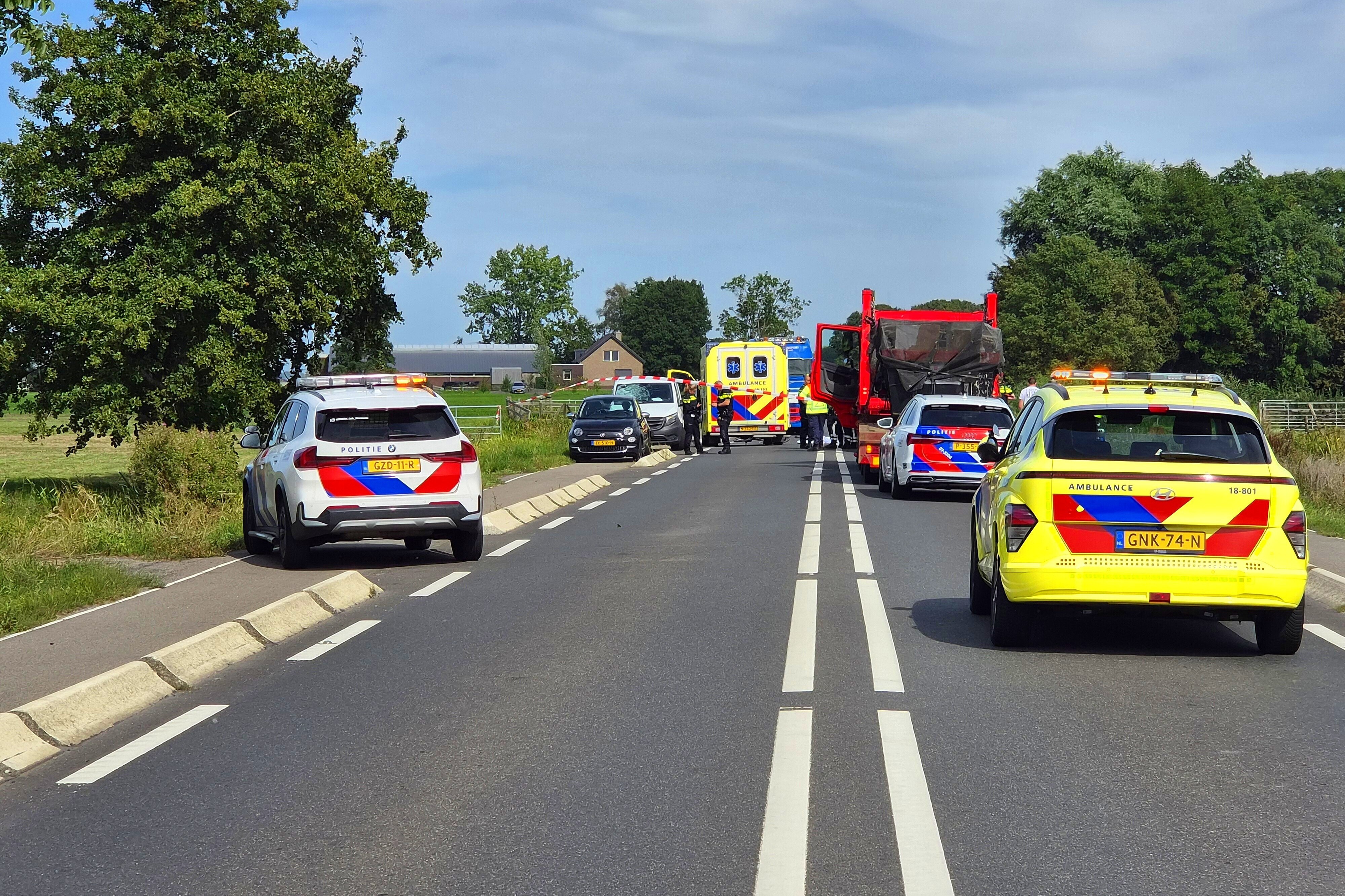 Fietser overleden na aanrijding met busje - foto