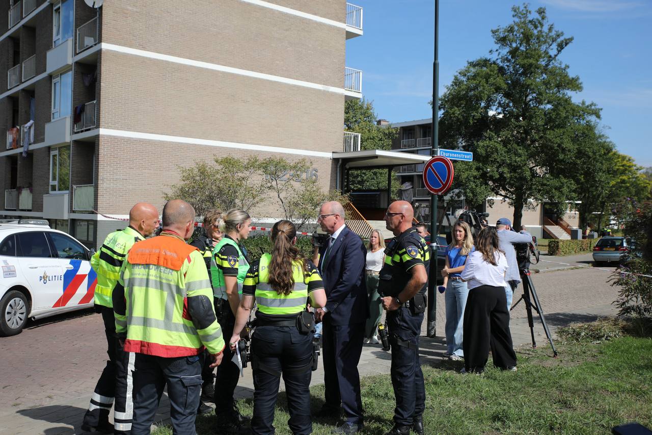 Politie ontdekt mogelijk drugslab na vuurwerkknal - foto