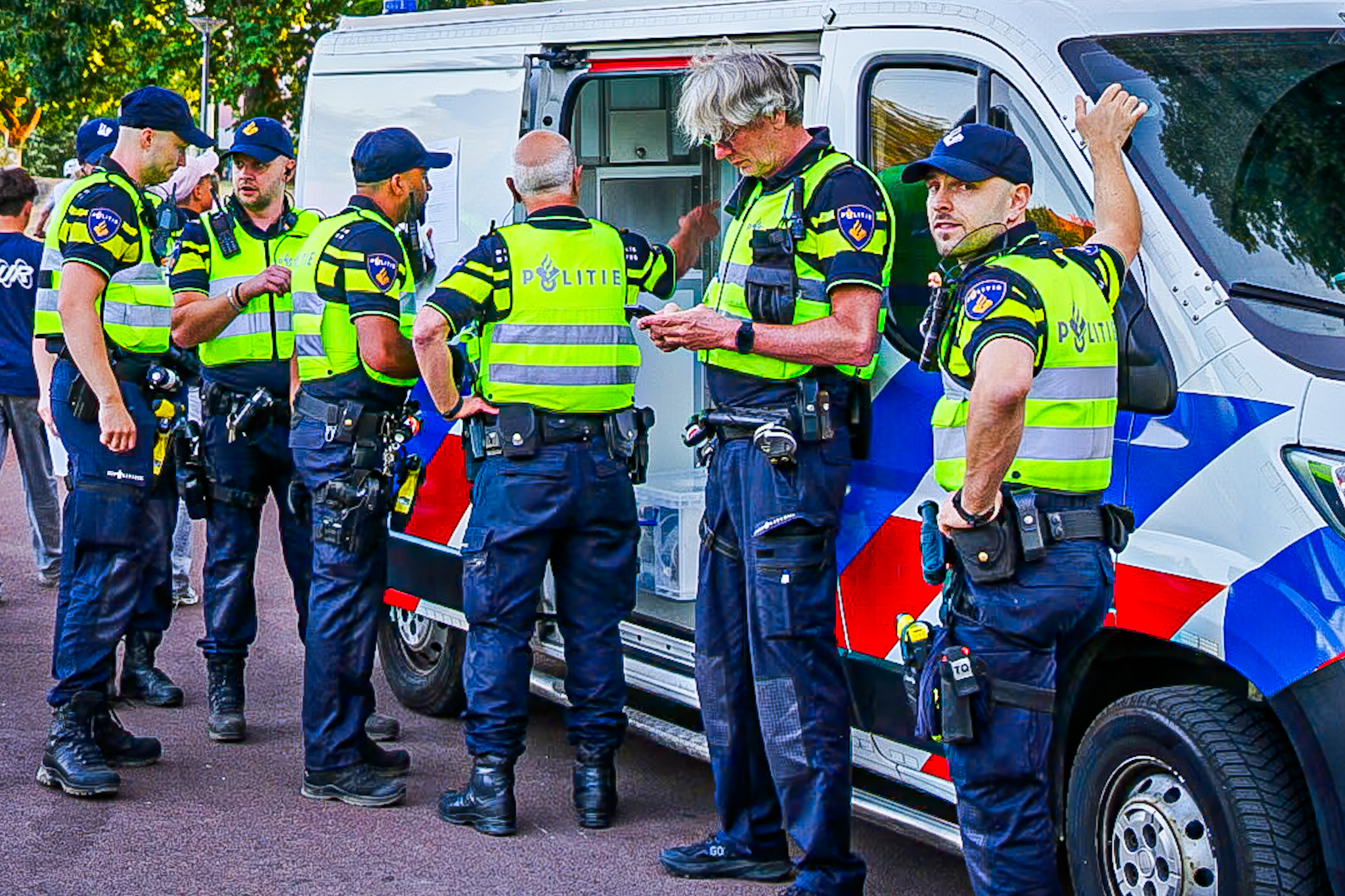 Schoten gelost vanuit auto