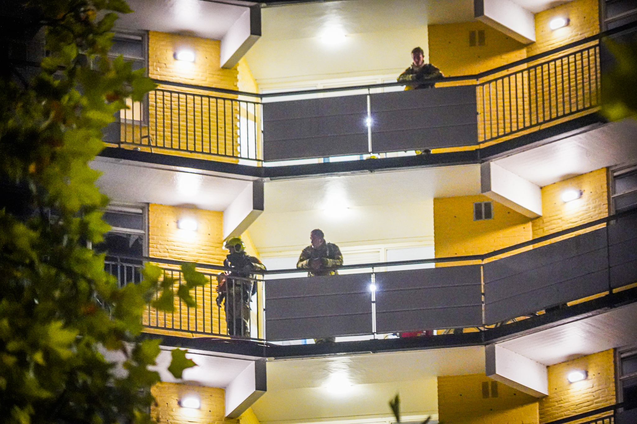 Grote brand in flatgebouw, bewoners geëvacueerd